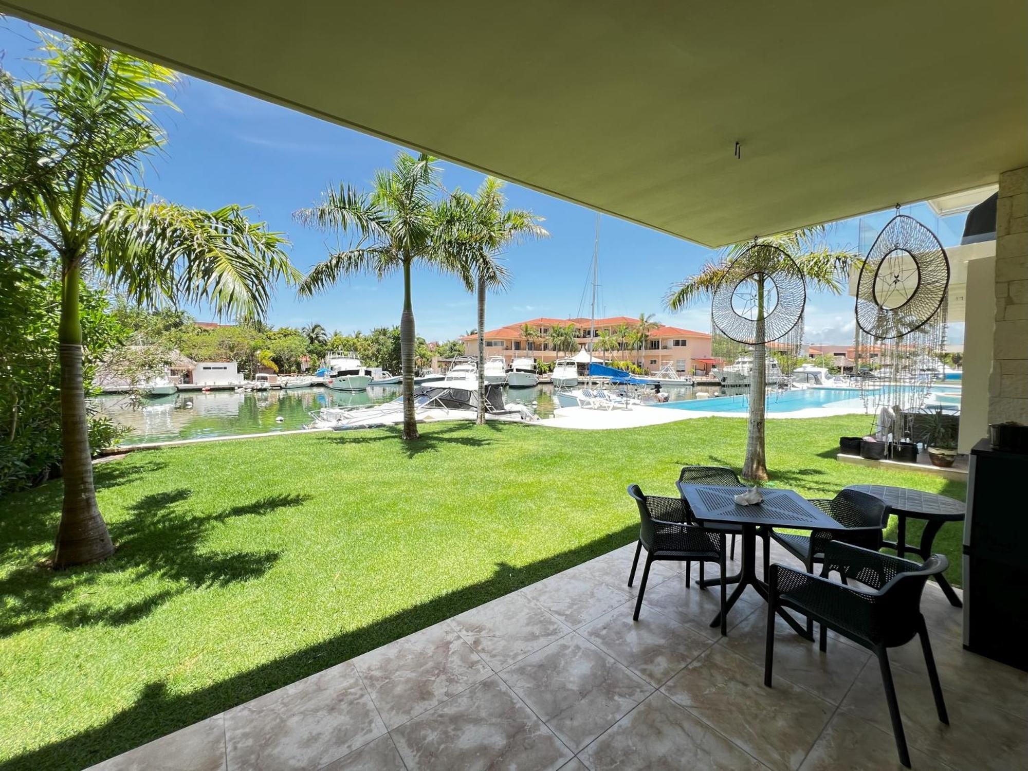 Apartment Ground Floor Paradise With Marina View And Pool Paddleboard Included *