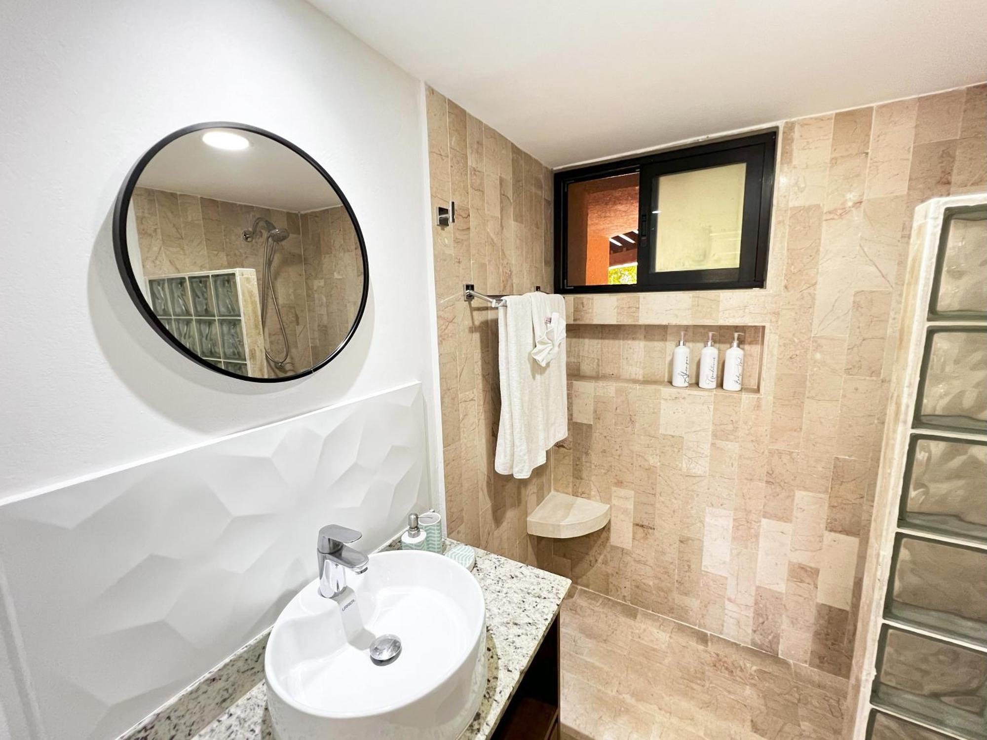 Apartment Ocean & Marina Views,affordable,spoil Yourself! *