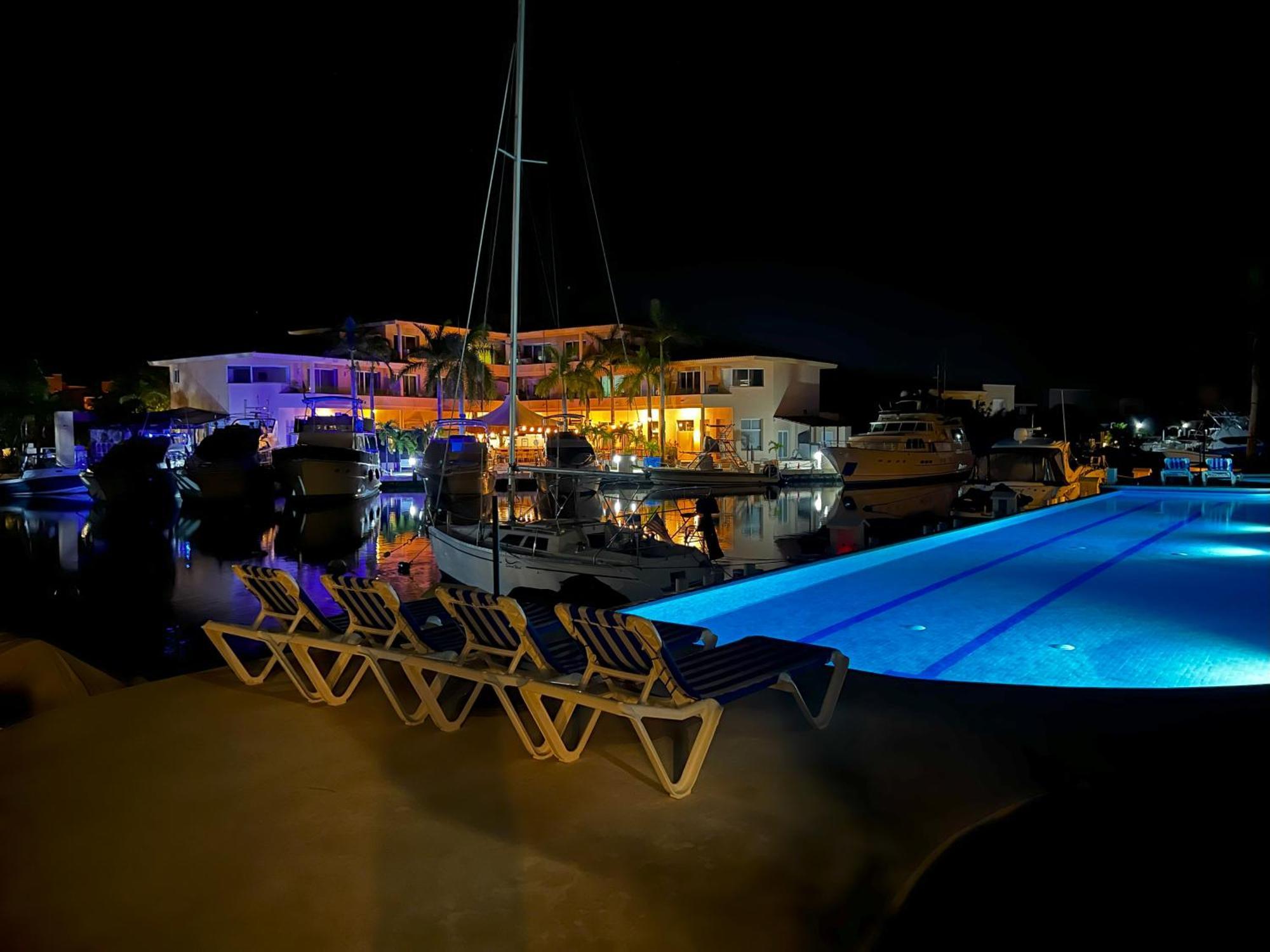 Ground Floor Paradise With Marina View And Pool Paddleboard Included