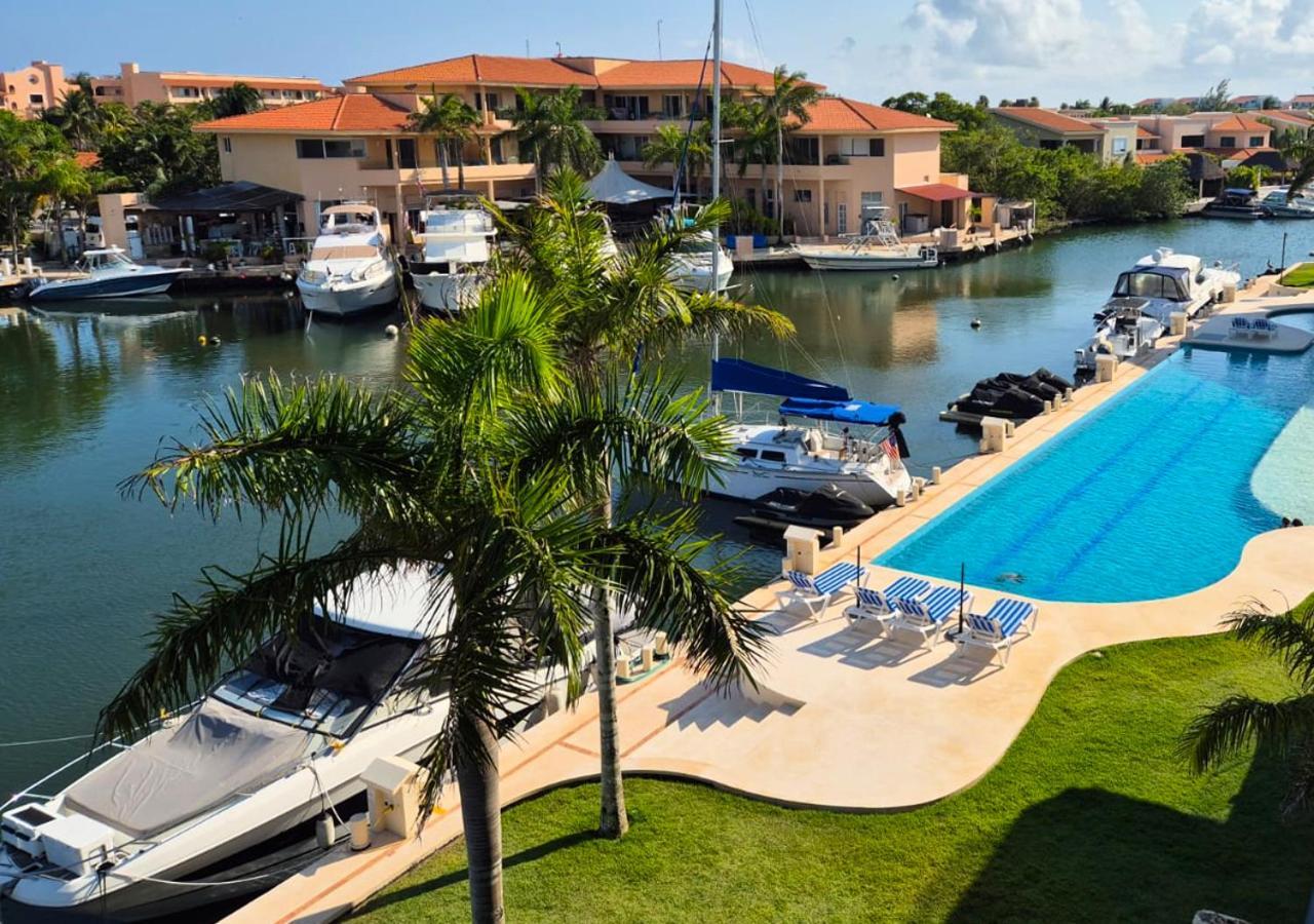 Ground Floor Paradise With Marina View And Pool Paddleboard Included Apartment