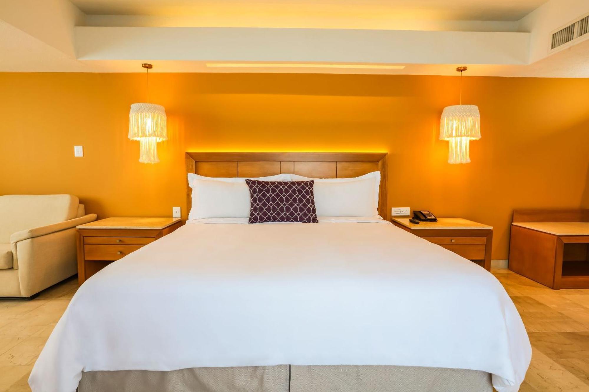 Camino Real Hotel