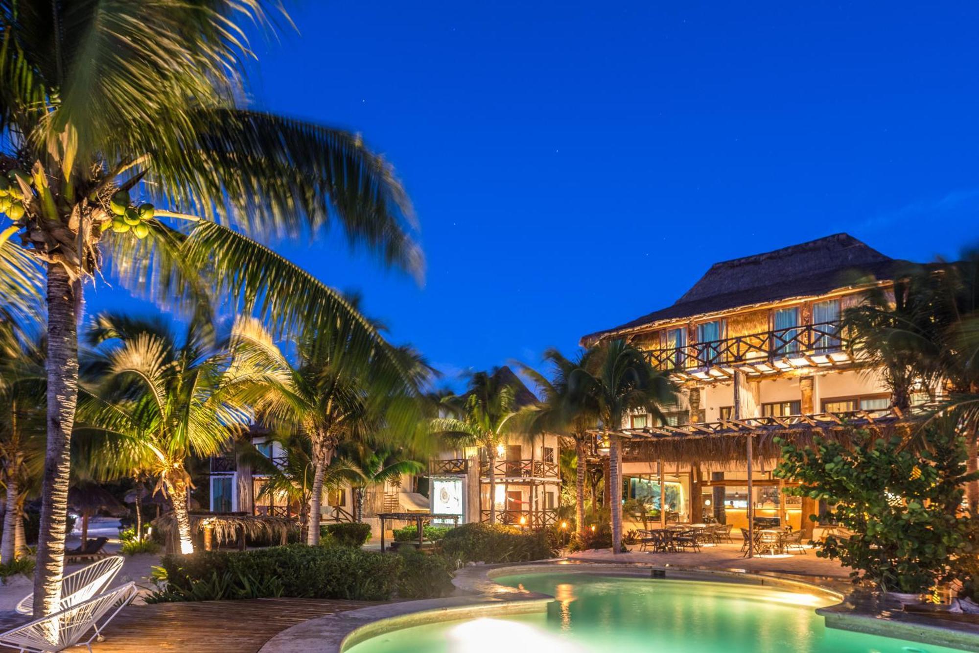 Flamingos Hotel