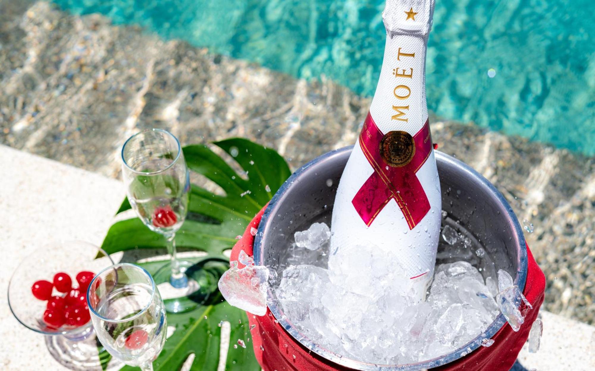 Almar Luxury Lgbt Front Experience (adults Only)