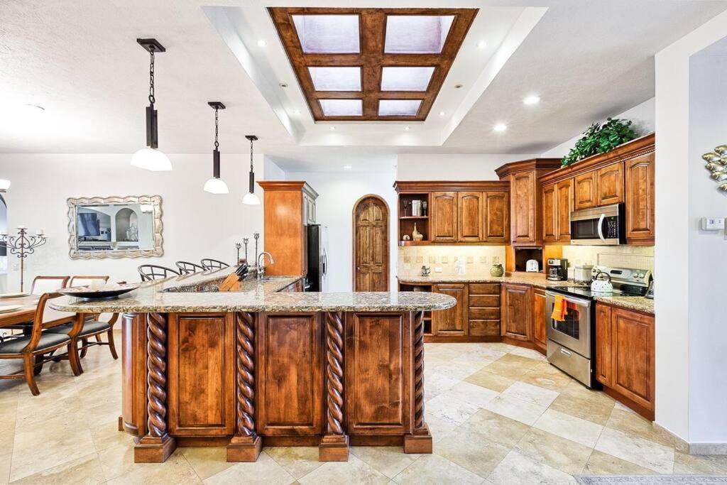 Luxury Ocean View On Sandy