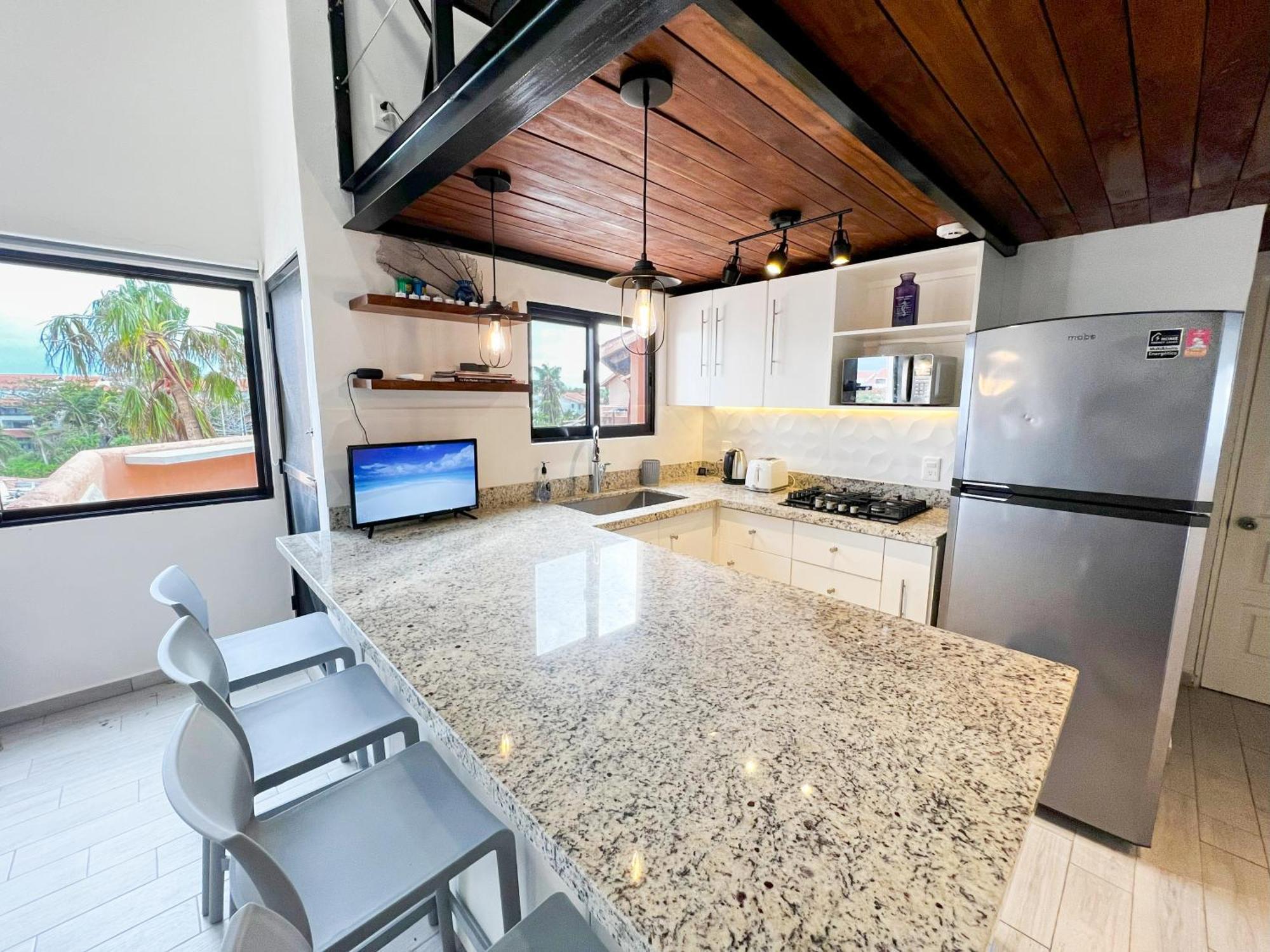 Ocean & Marina Views,affordable,spoil Yourself! Apartment *