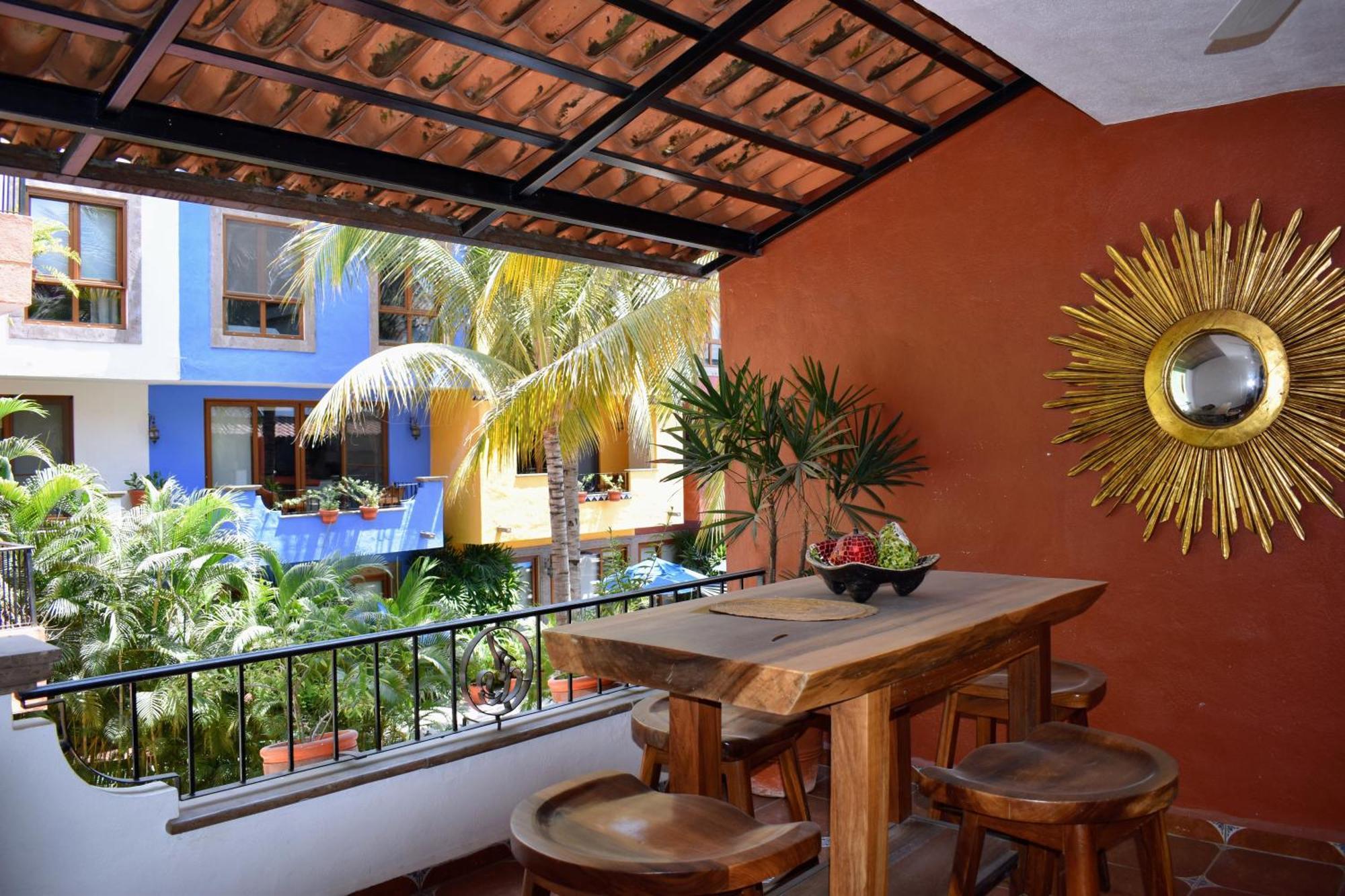 Casa Loteria: Colorful Family Retreat With Pool In Pueblito