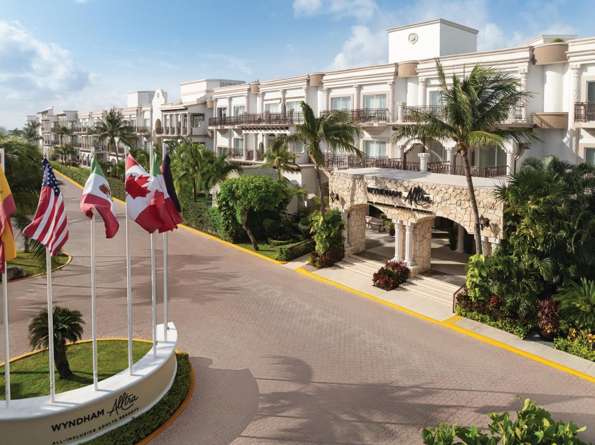 Wyndham Alltra Adults Only Resort 4*