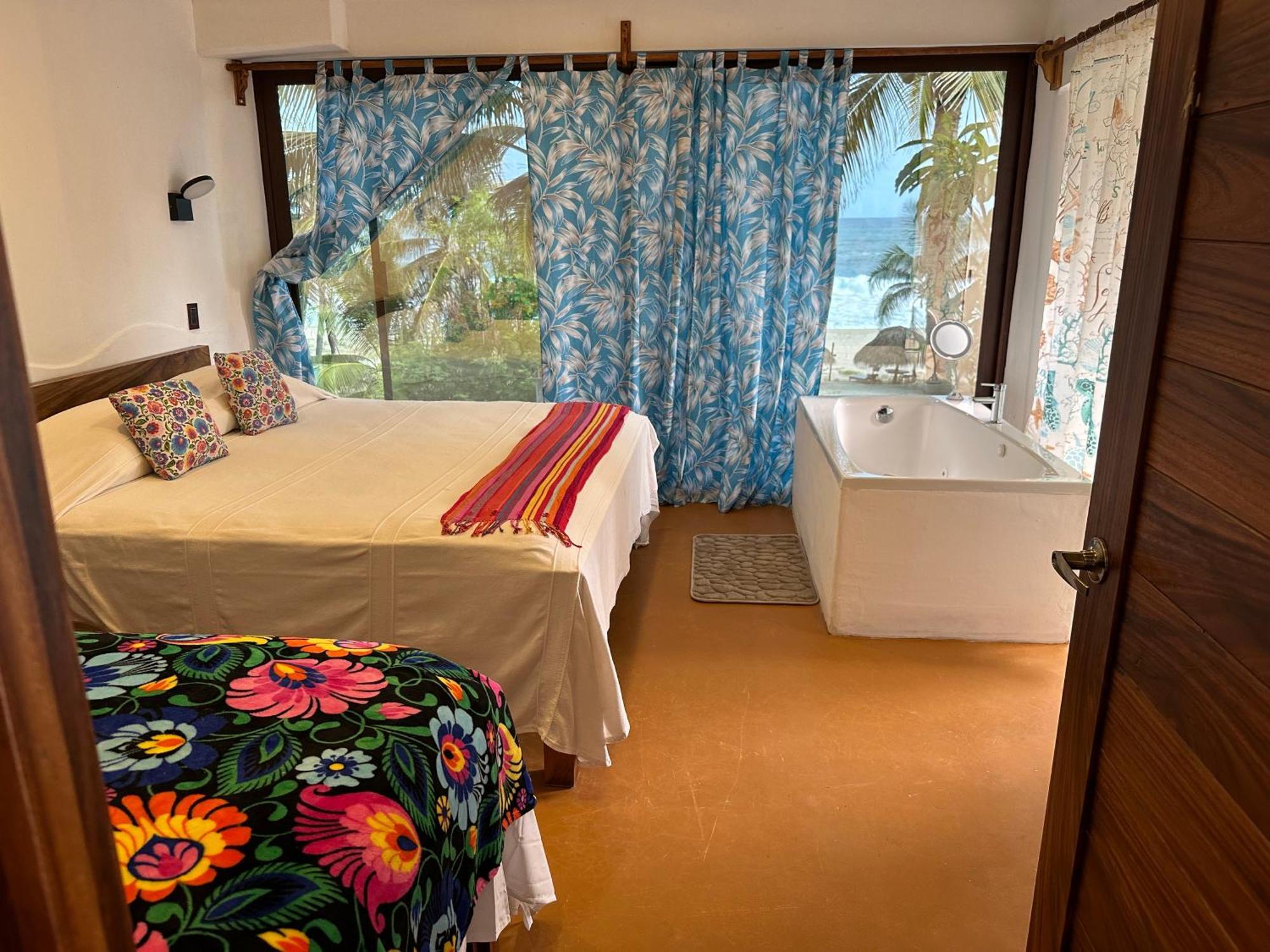 Bed & Breakfast Beachfront Paradise Boutique Agua Blanca