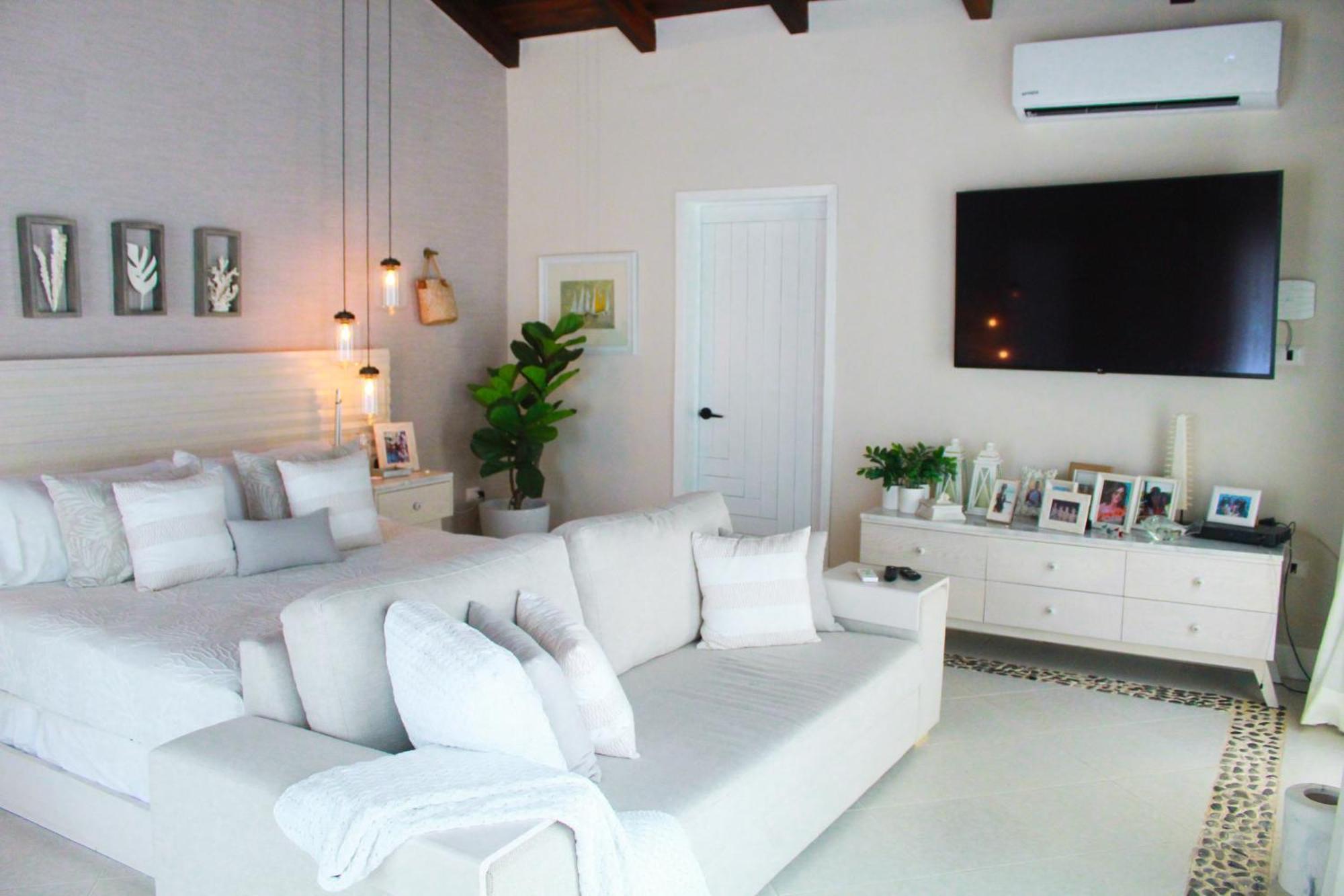 Esciros Villa *