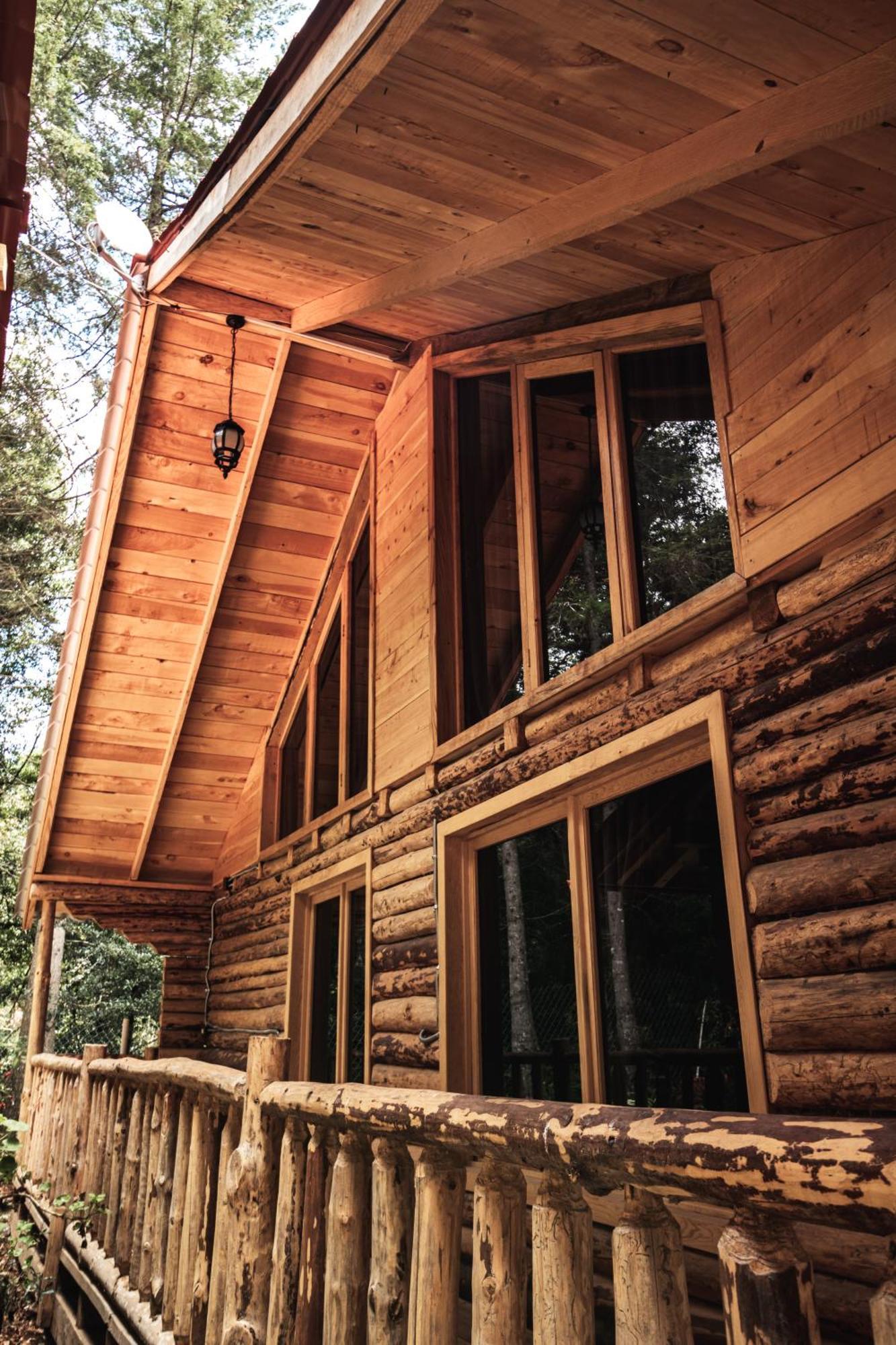 Encinos Lodge