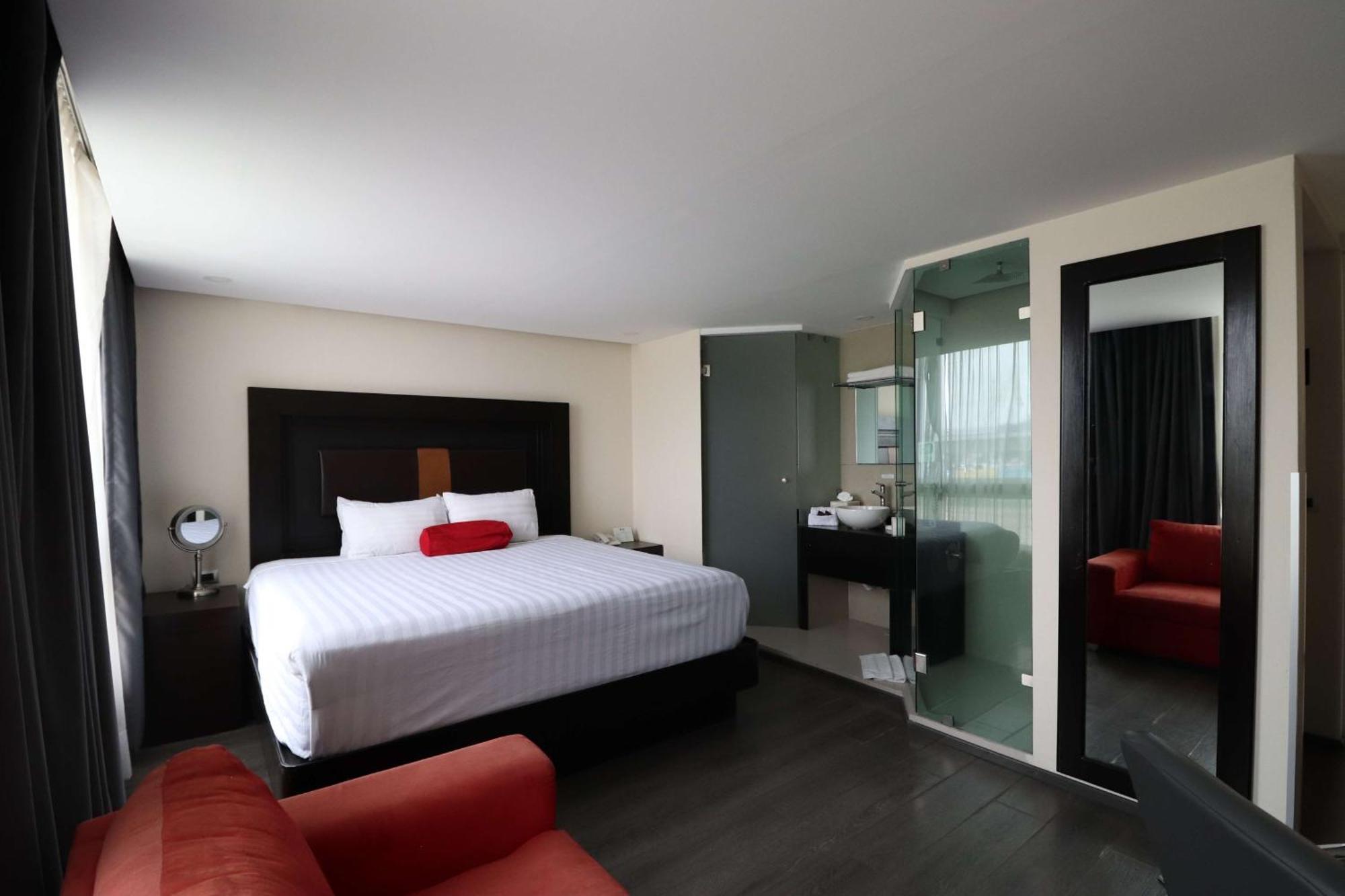 Western Metepec & Hotel