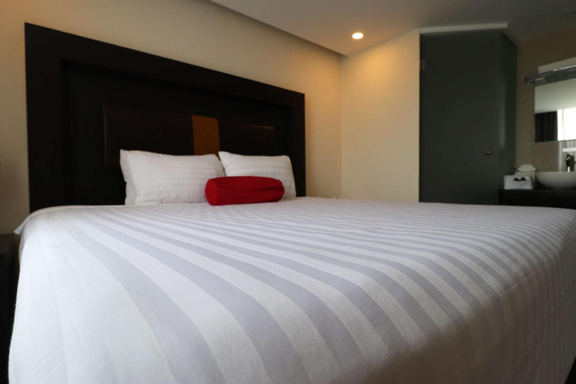 Western Metepec & Hotel