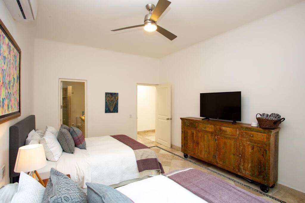 La Roca 8 Min Walking Distance To The Villa *