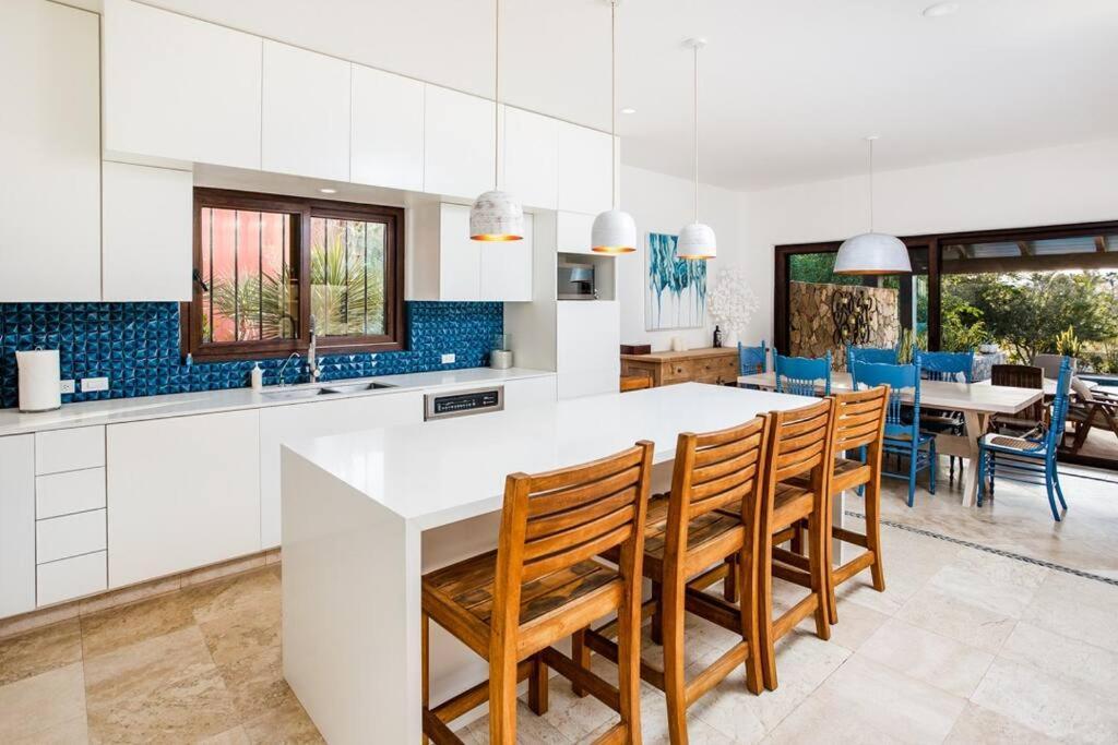 La Roca 8 Min Walking Distance To The Villa