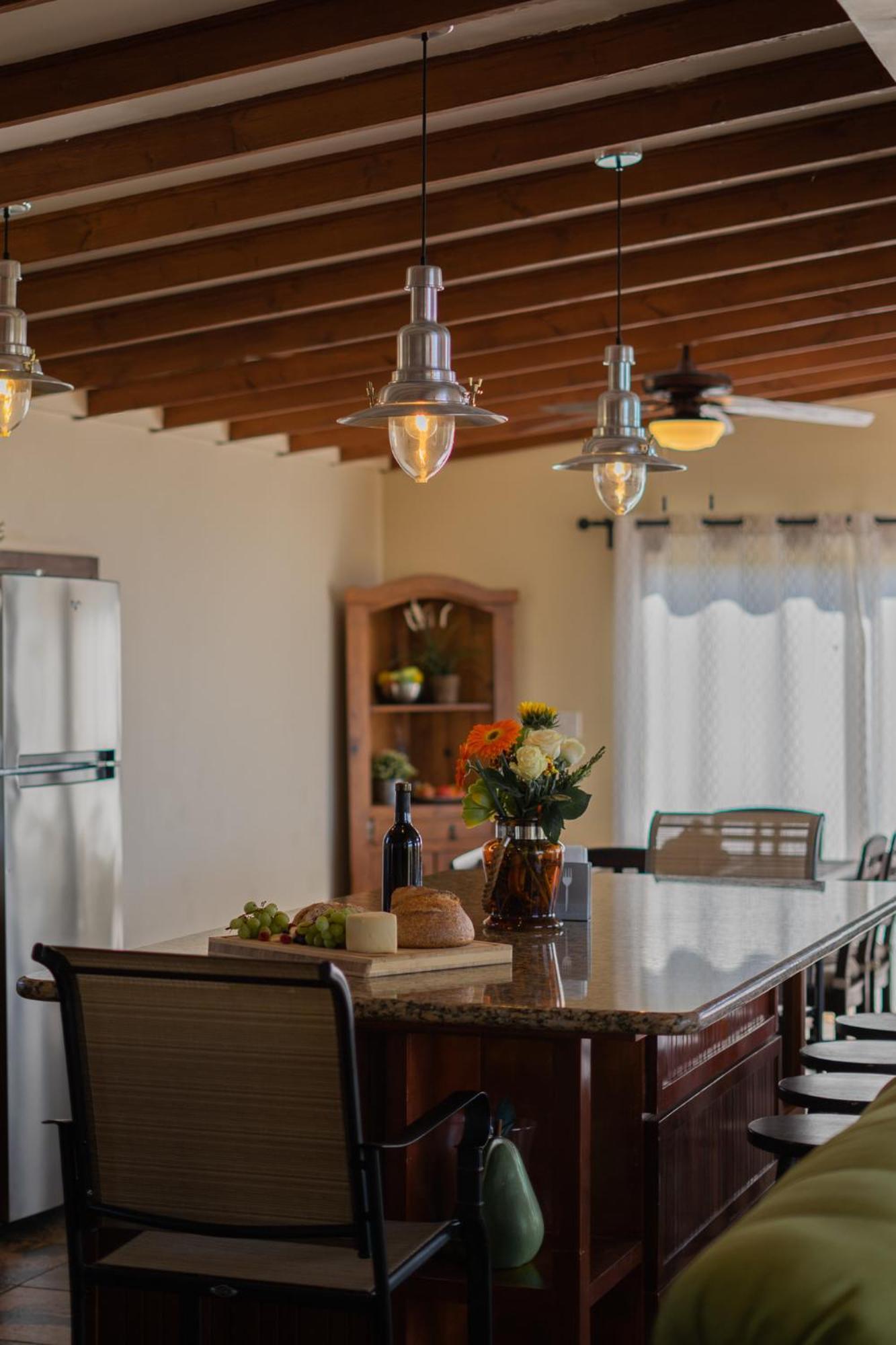 Victoria, * Valle de Guadalupe