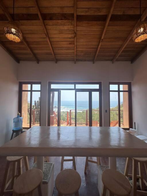 Alegria - Ocean View - 2 Master Holiday home *