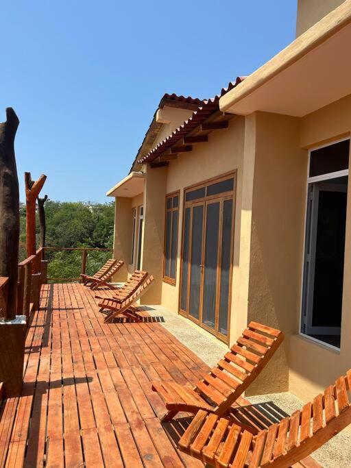 Alegria - Ocean View - 2 Master Holiday home *
