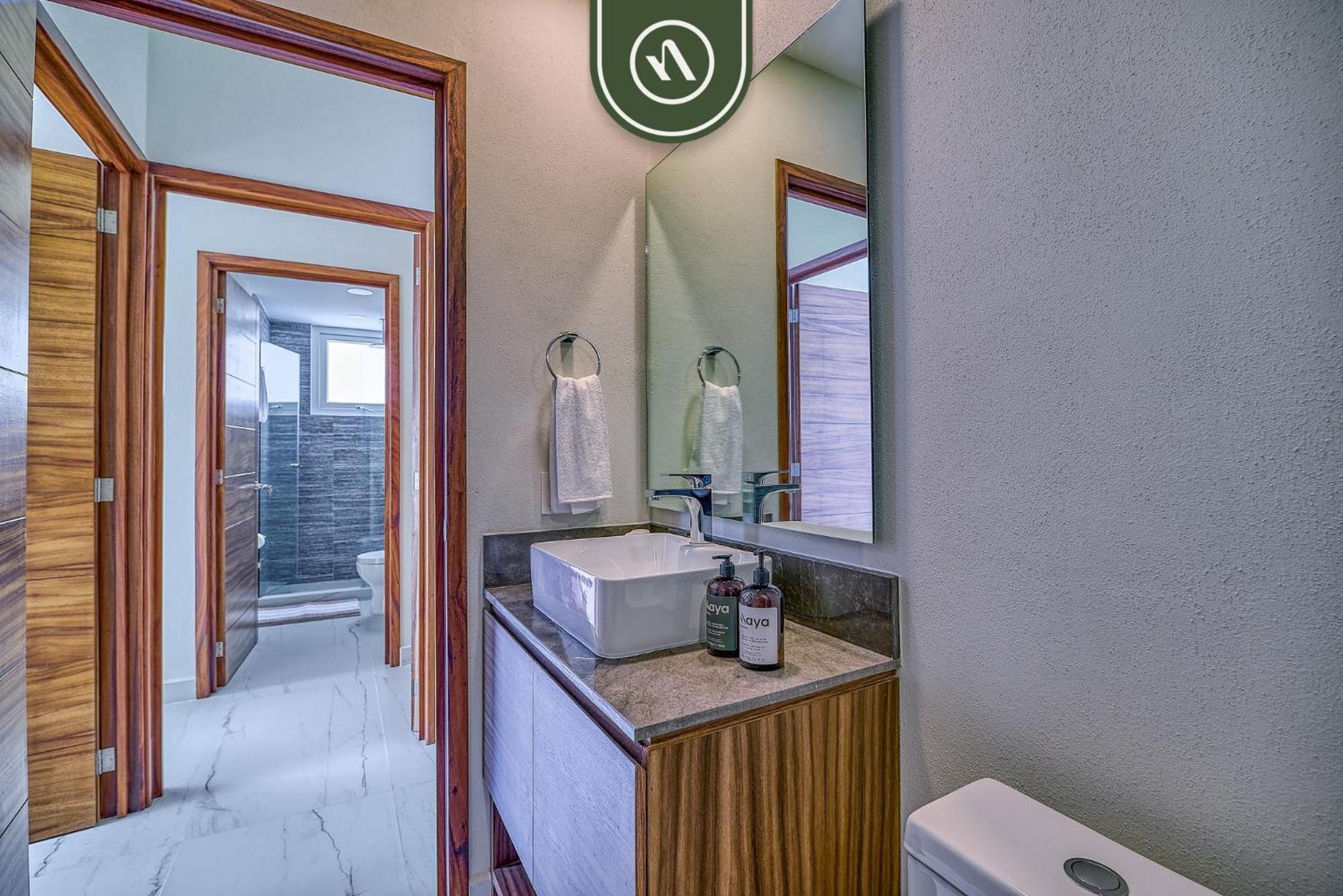 Apartment New 2 Bedroom One Street From - Pool - Gym