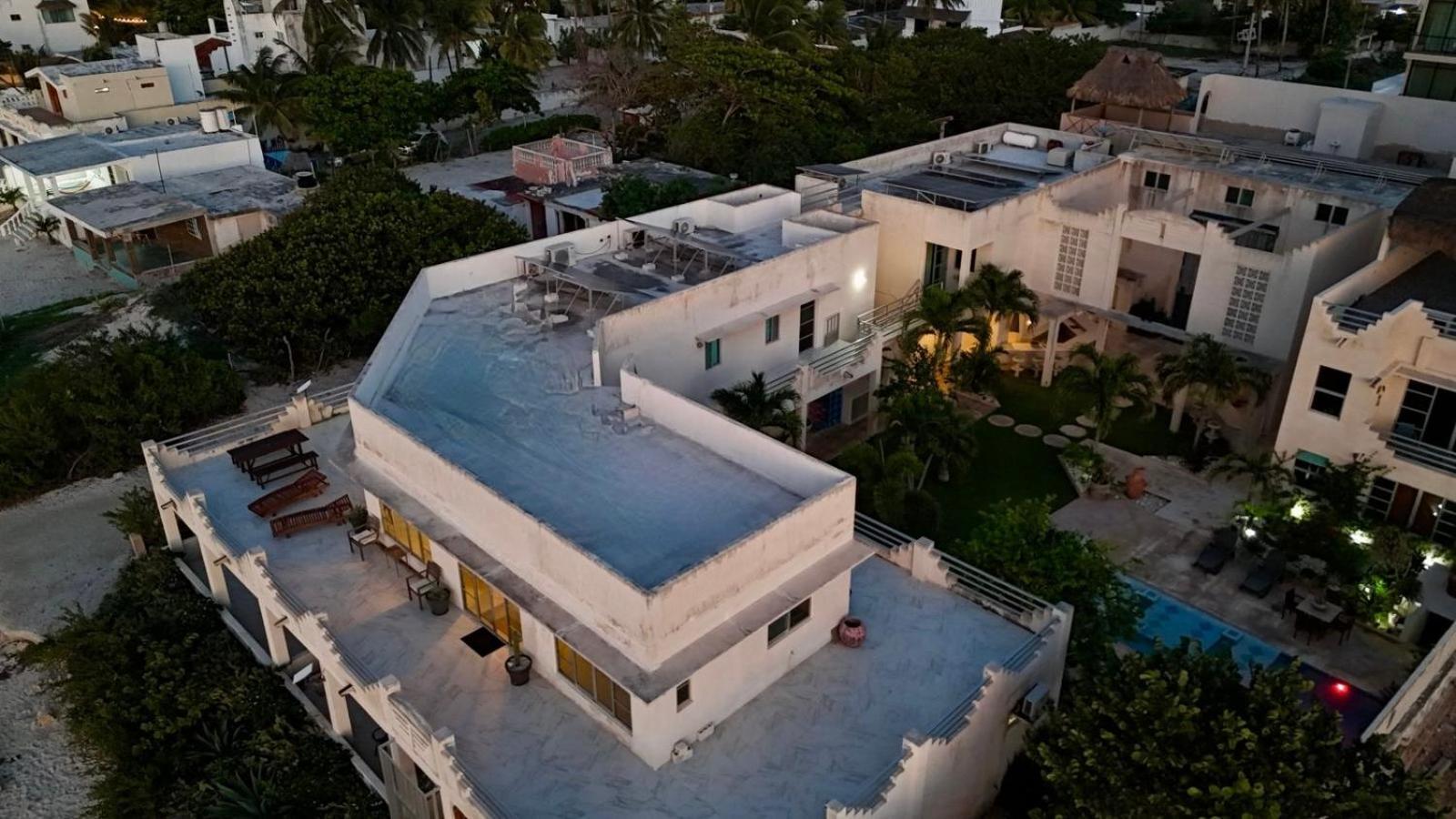 Deco 1 Beachfront Apartment Chelem