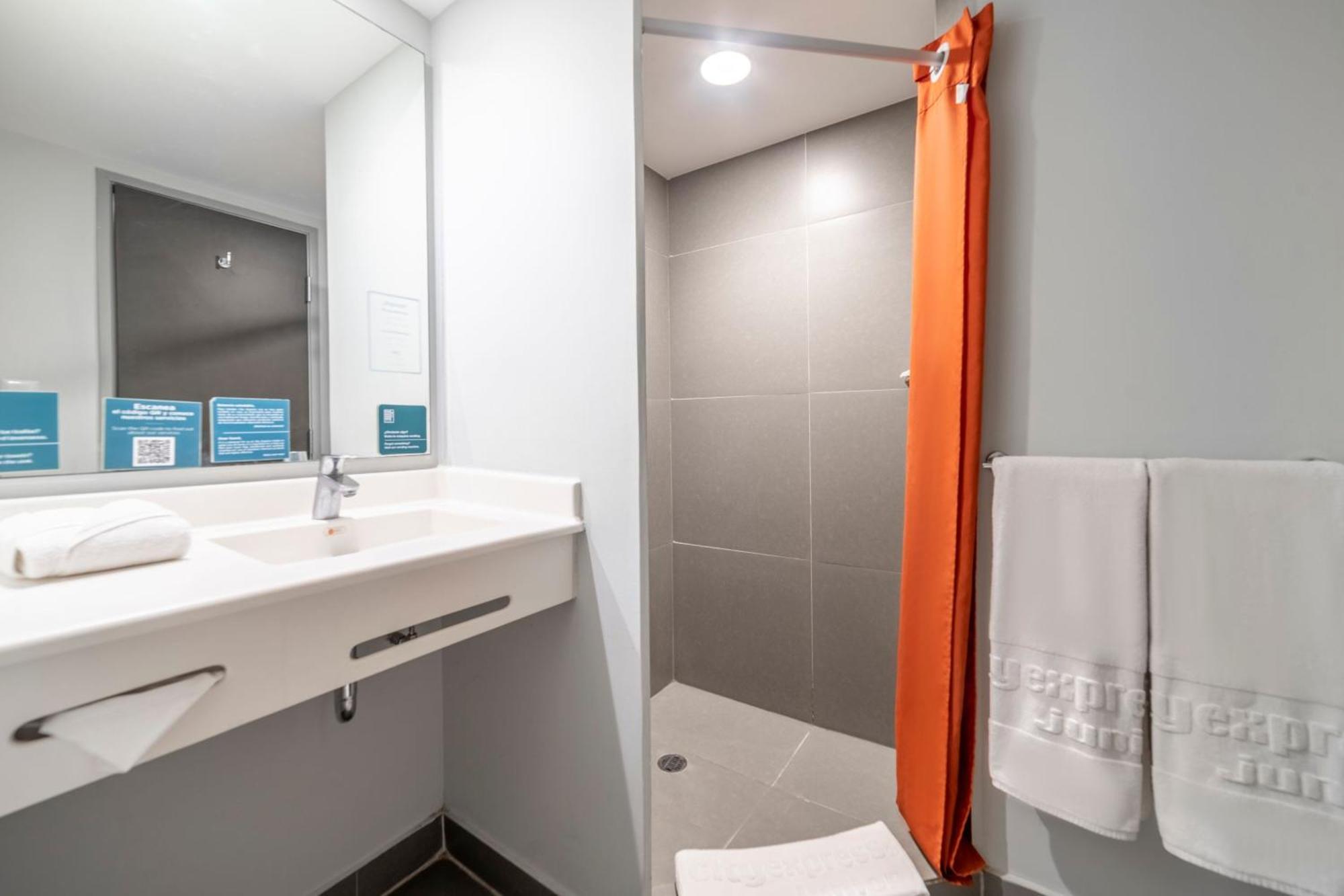 Hotel Express Junior By Marriott Aeropuerto