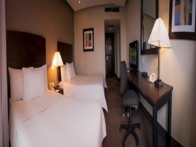 Everest Hotel 4*