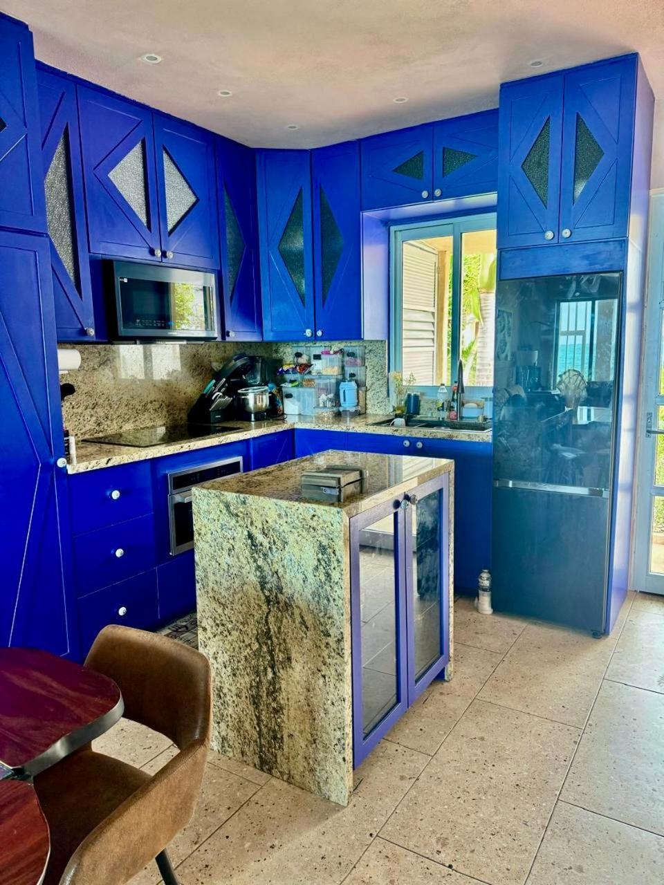 Deco 1 Beachfront Apartment