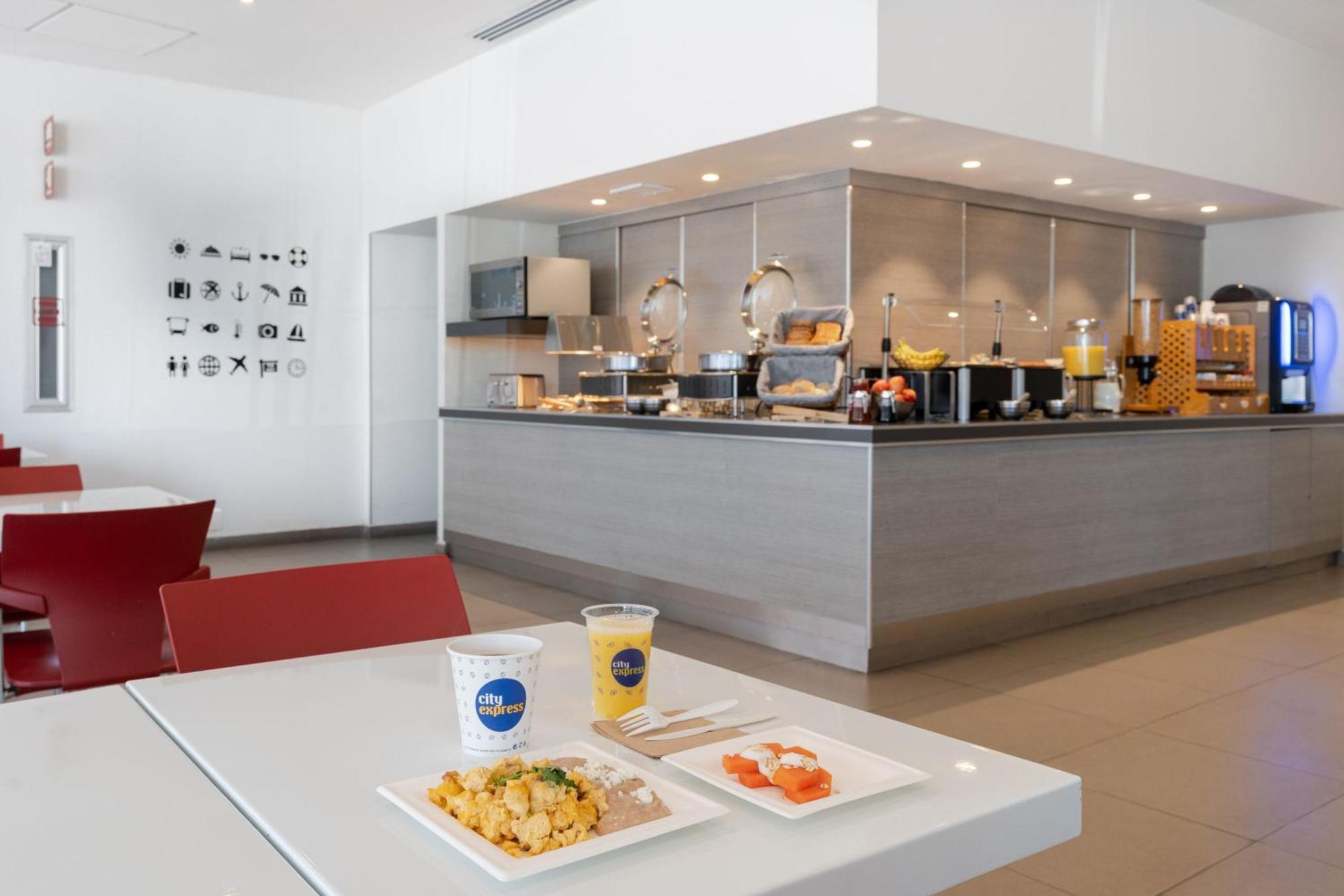 Express Junior By Marriott Centro Hotel 3*