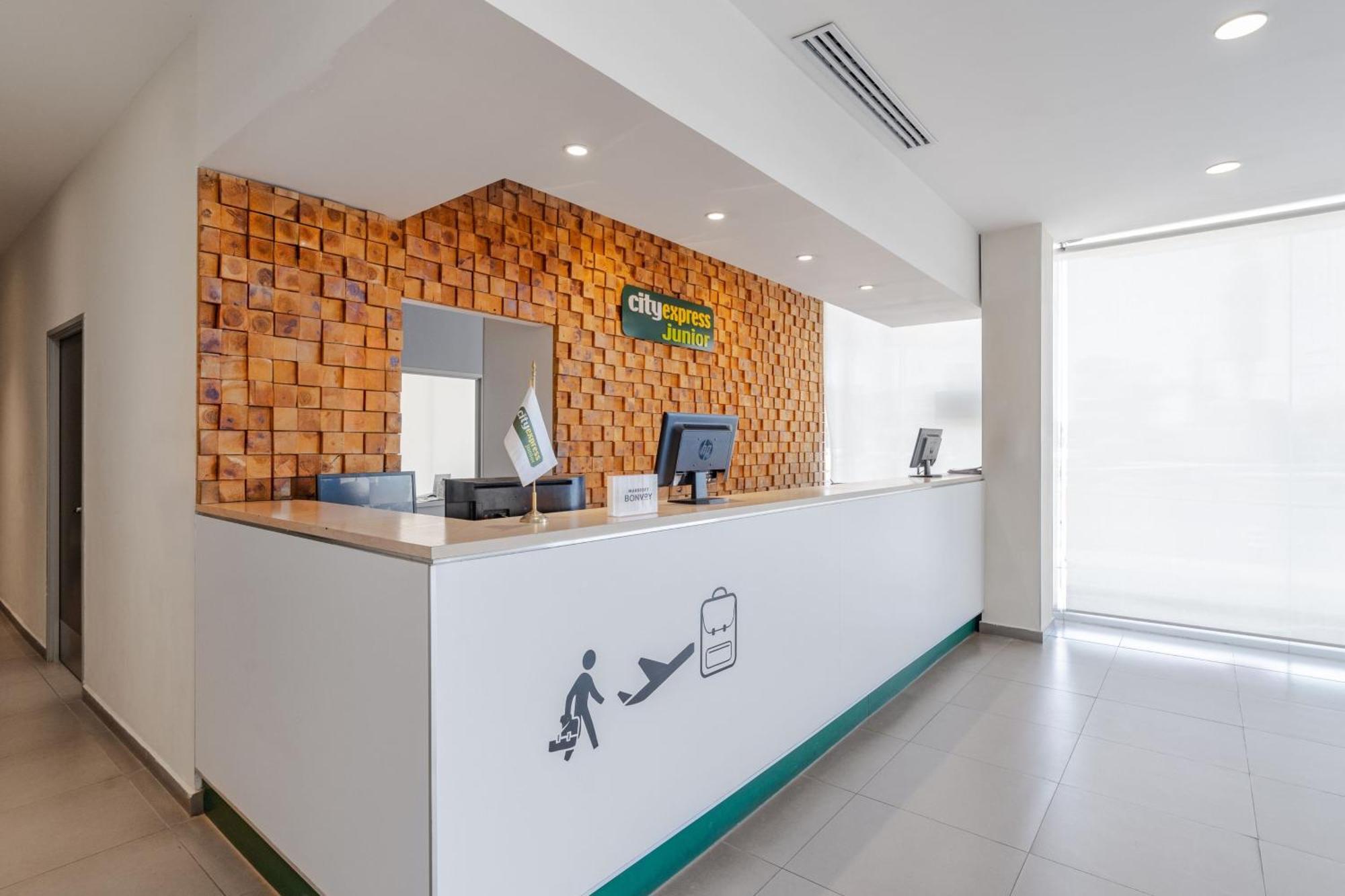 Express Junior By Marriott Centro Hotel