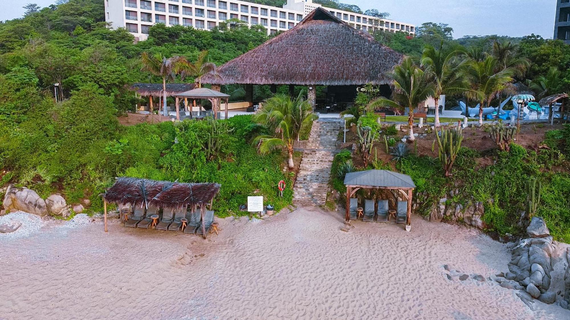 Coral Blue Huatulco Hotel 4*