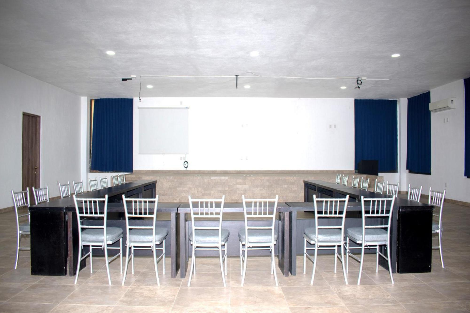 Coral Blue Huatulco Hotel 4*