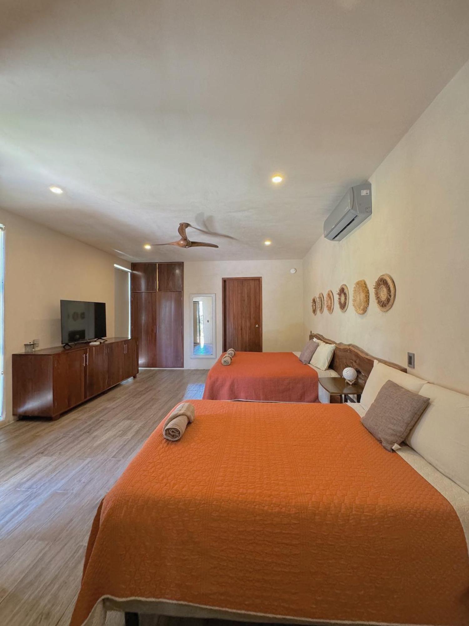 Mandarina Hotel *