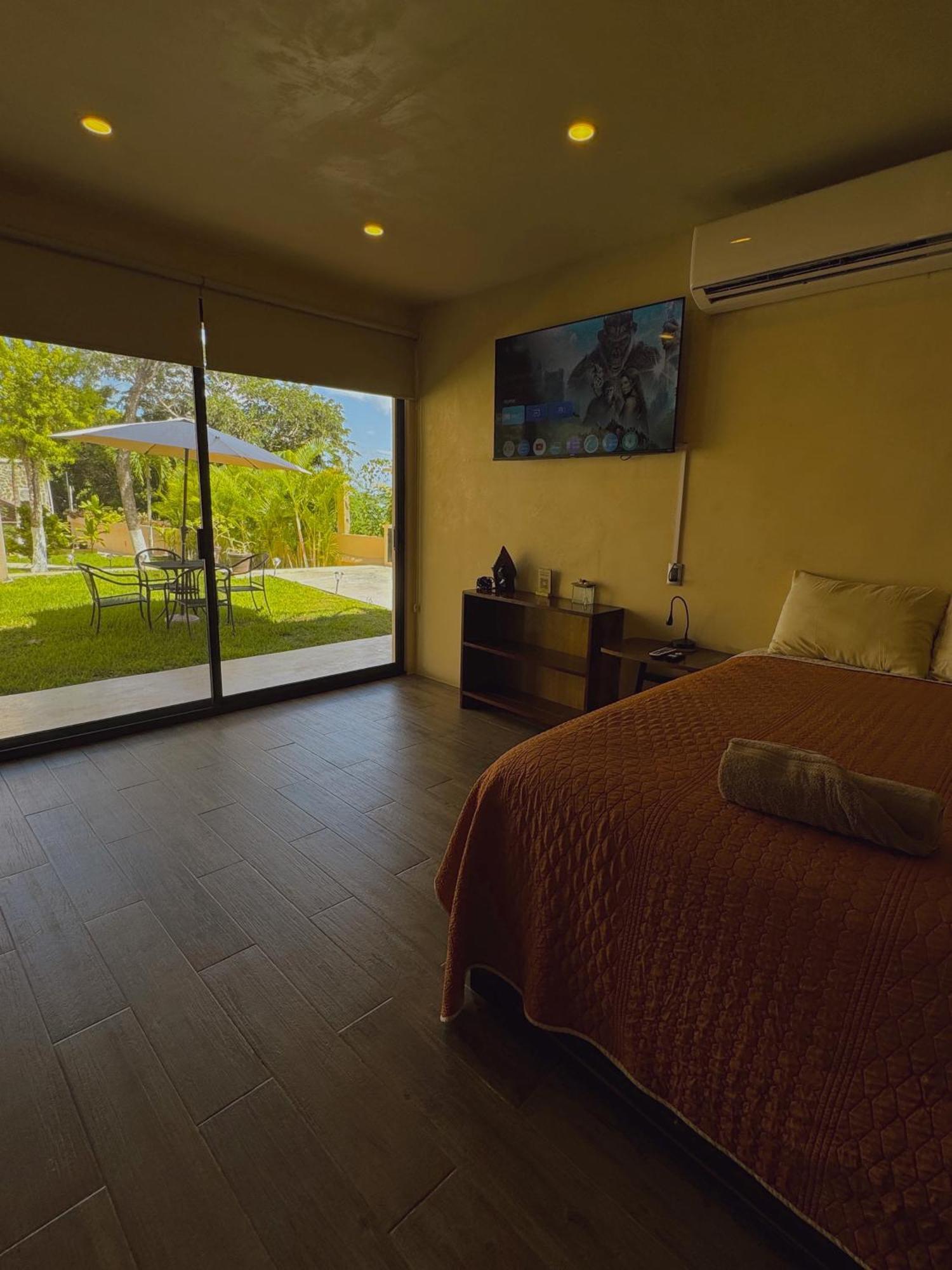 Hotel Mandarina *