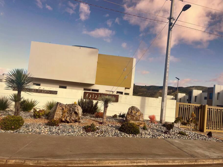 Beautiful New Modern Home, Perfectly Located Between Valle De Guadalupe And Downtown Ensenada! *