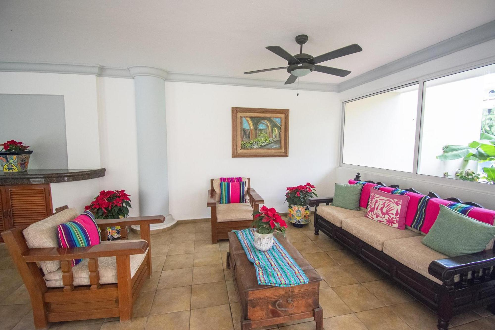 Colorful Retreat In Playa Escondida *