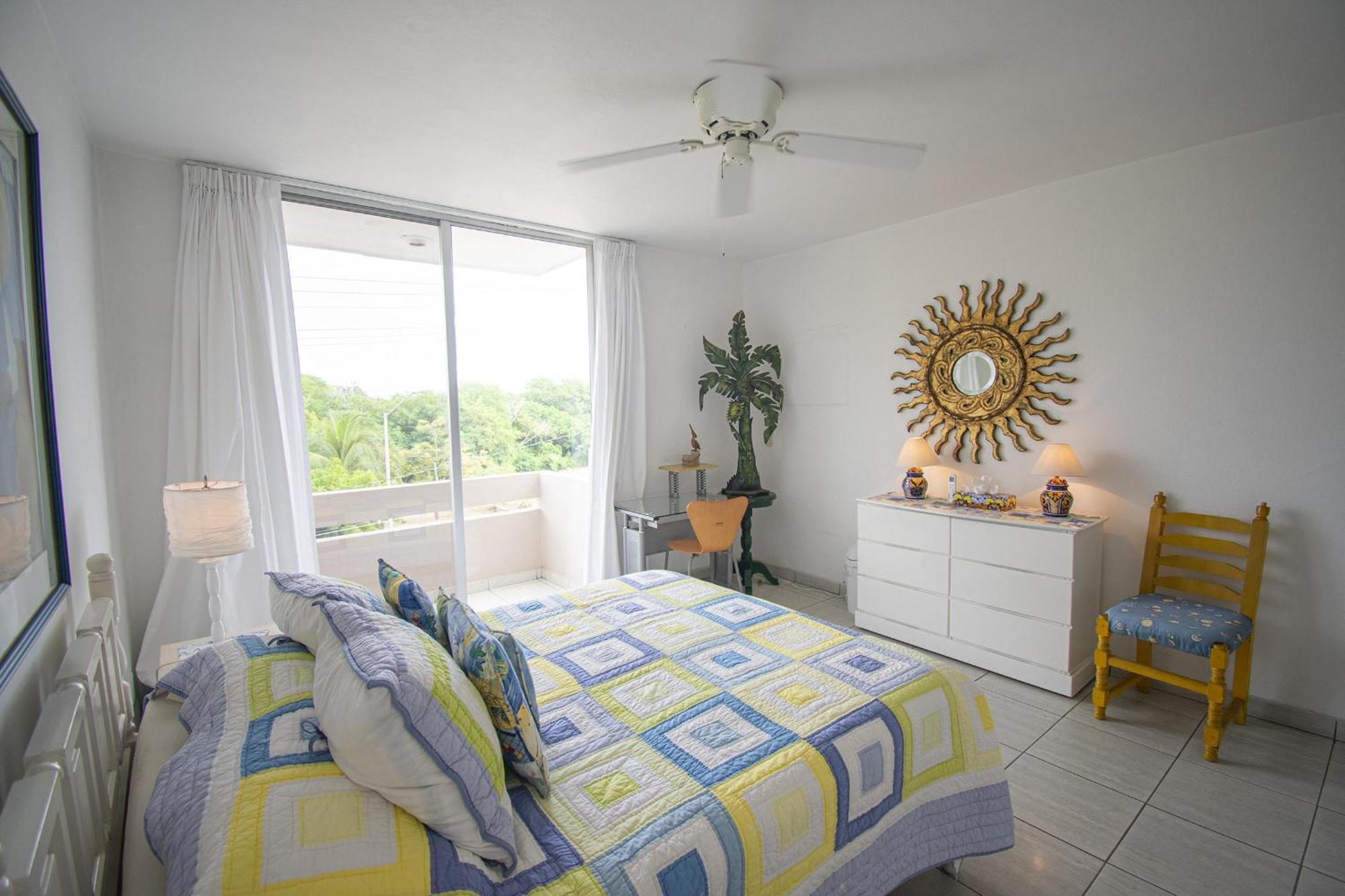 Apartment Colorful Retreat In Playa Escondida