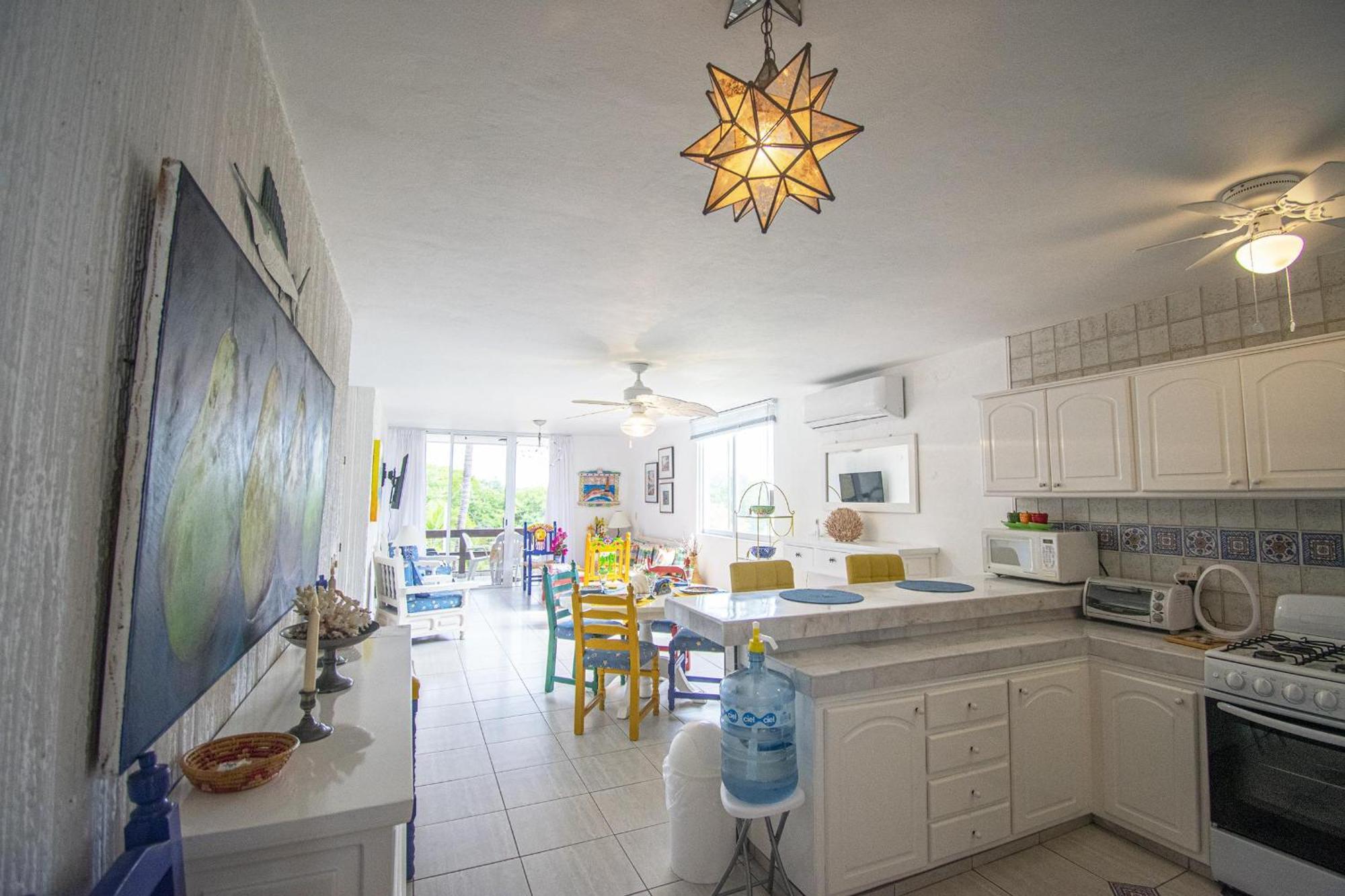 Apartment Colorful Retreat In Playa Escondida *