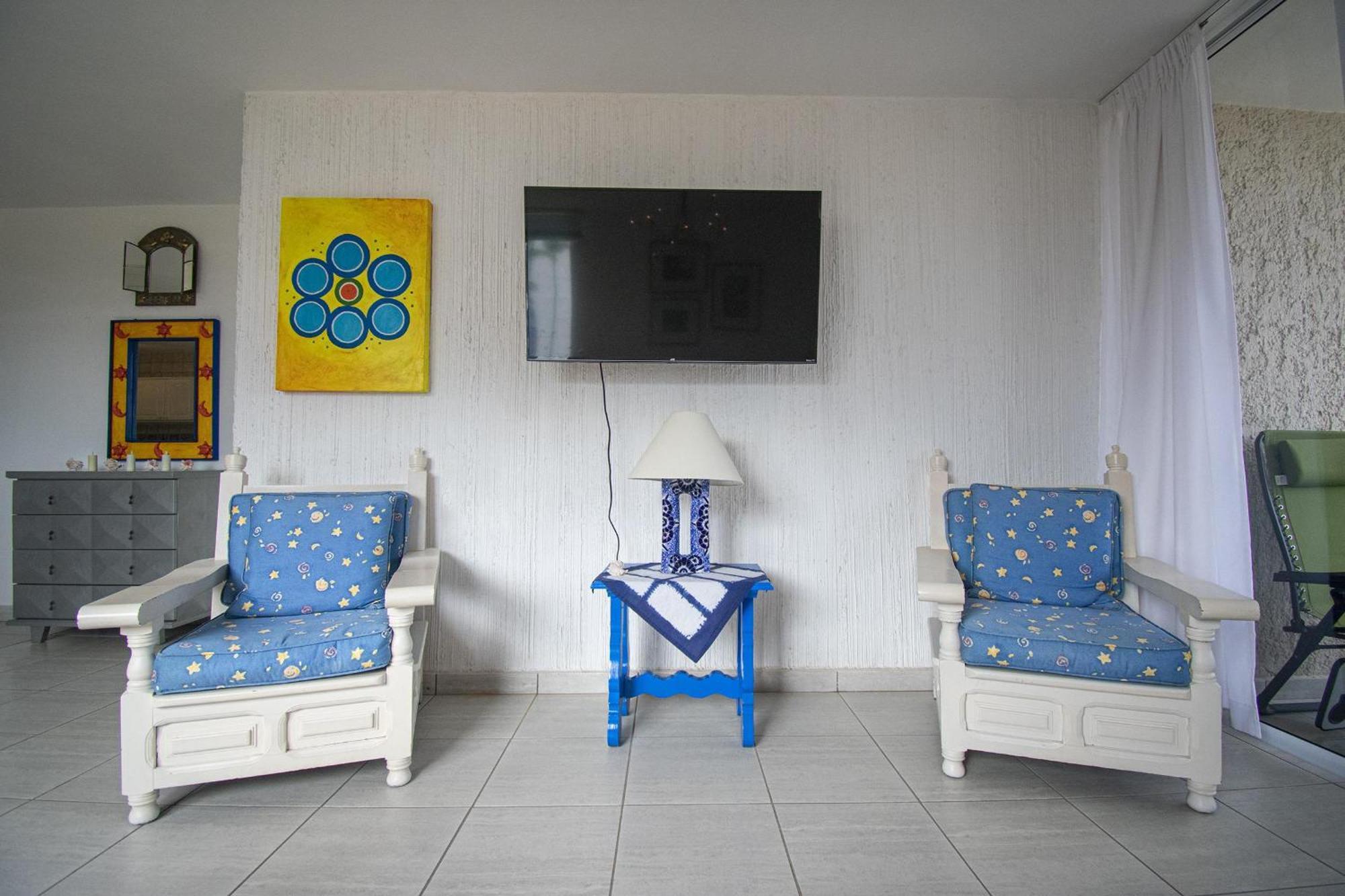 Apartment Colorful Retreat In Playa Escondida