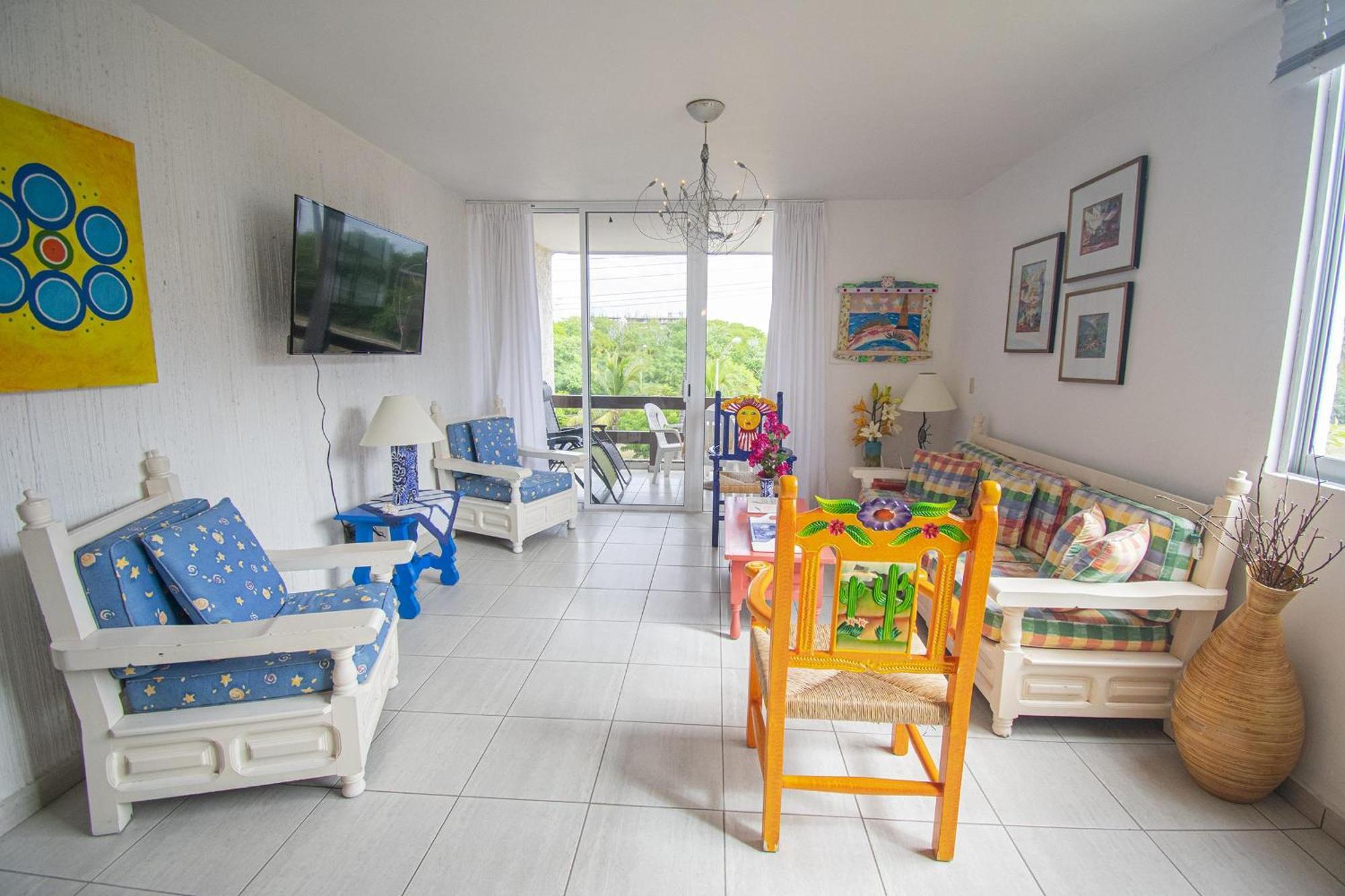 Apartment Colorful Retreat In Playa Escondida *