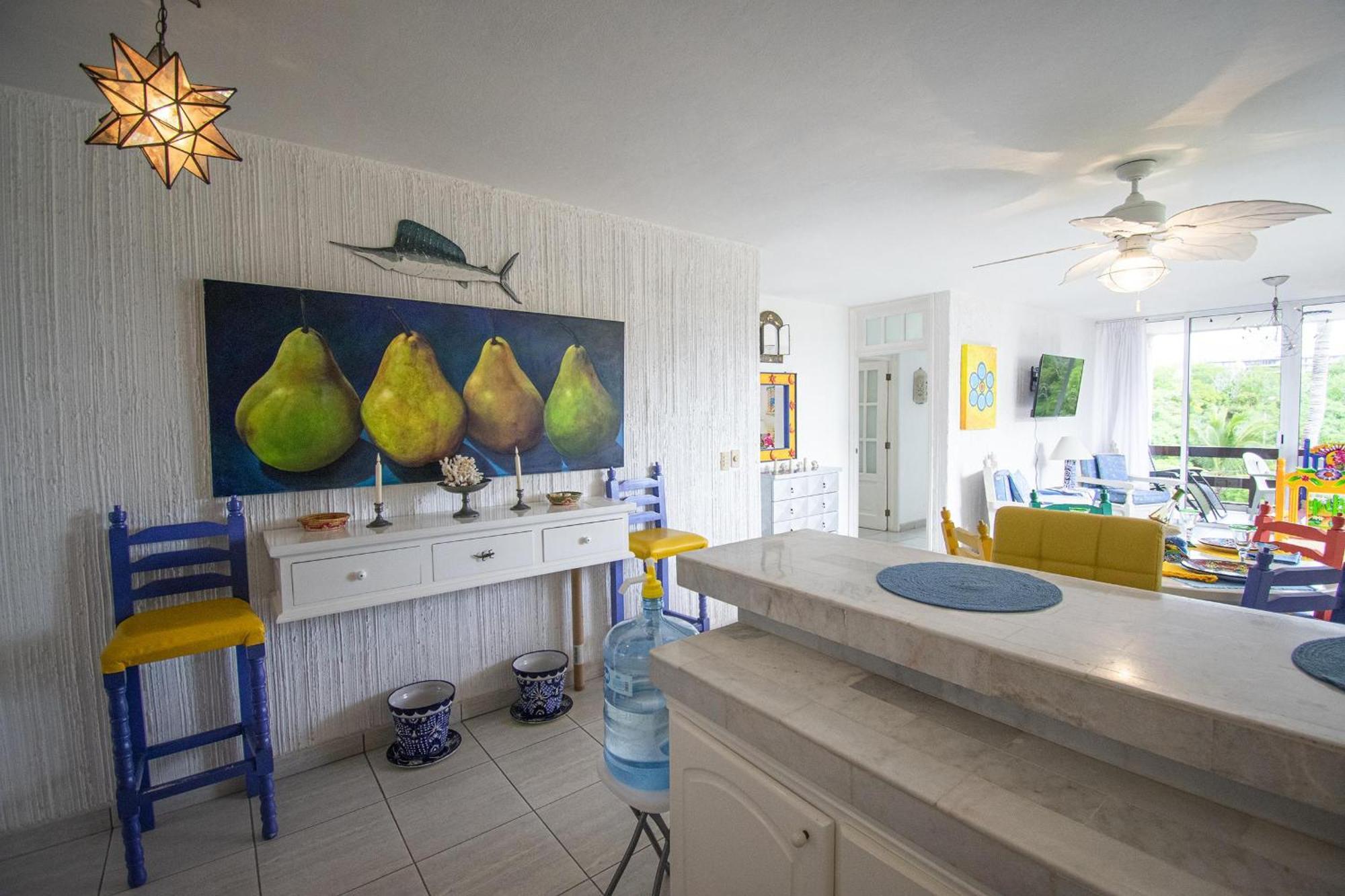 Colorful Retreat In Playa Escondida *