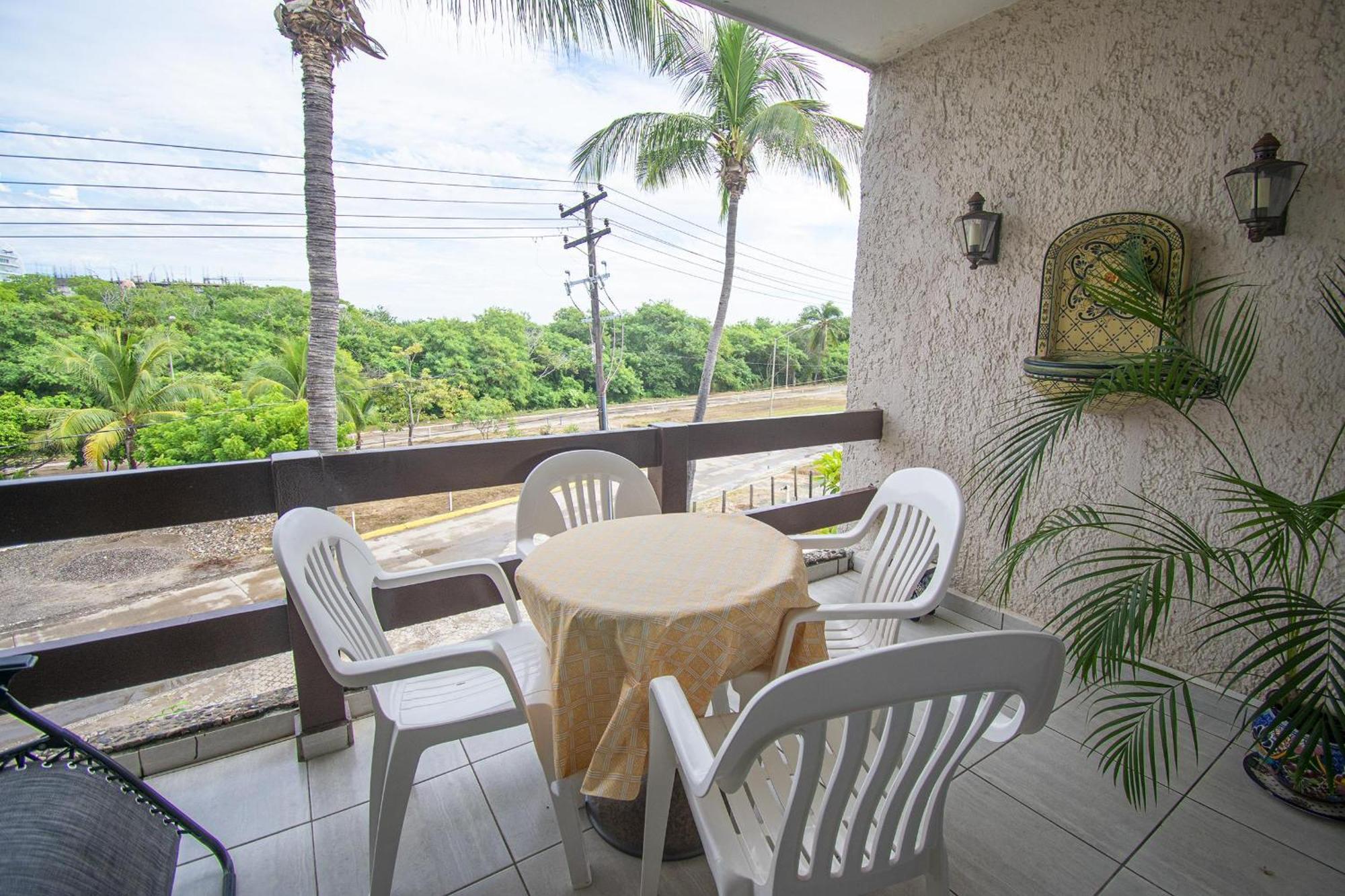 Colorful Retreat In Playa Escondida Apartment