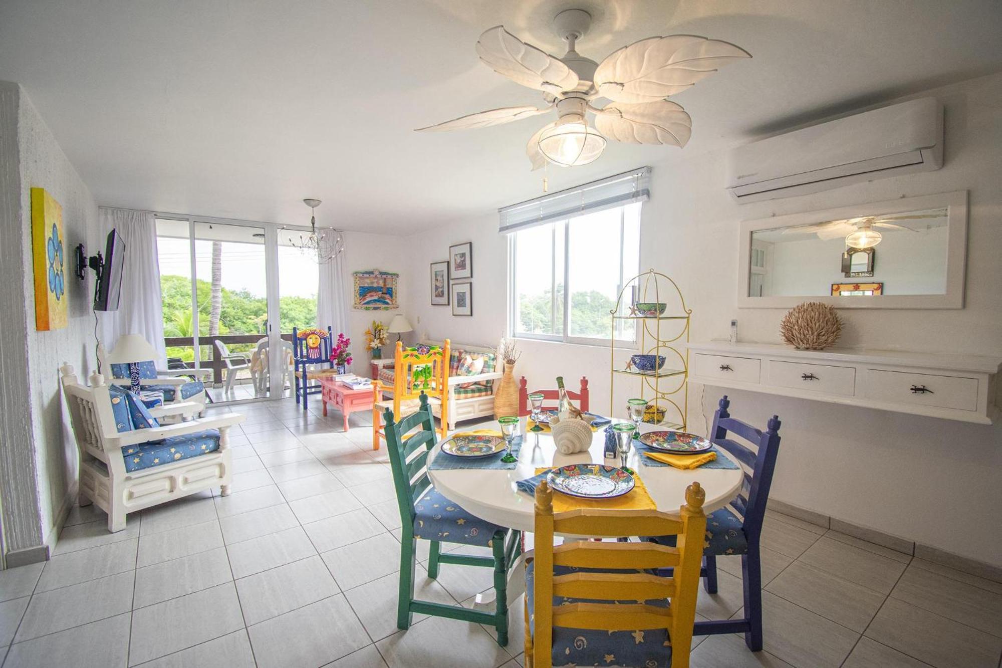Apartment Colorful Retreat In Playa Escondida