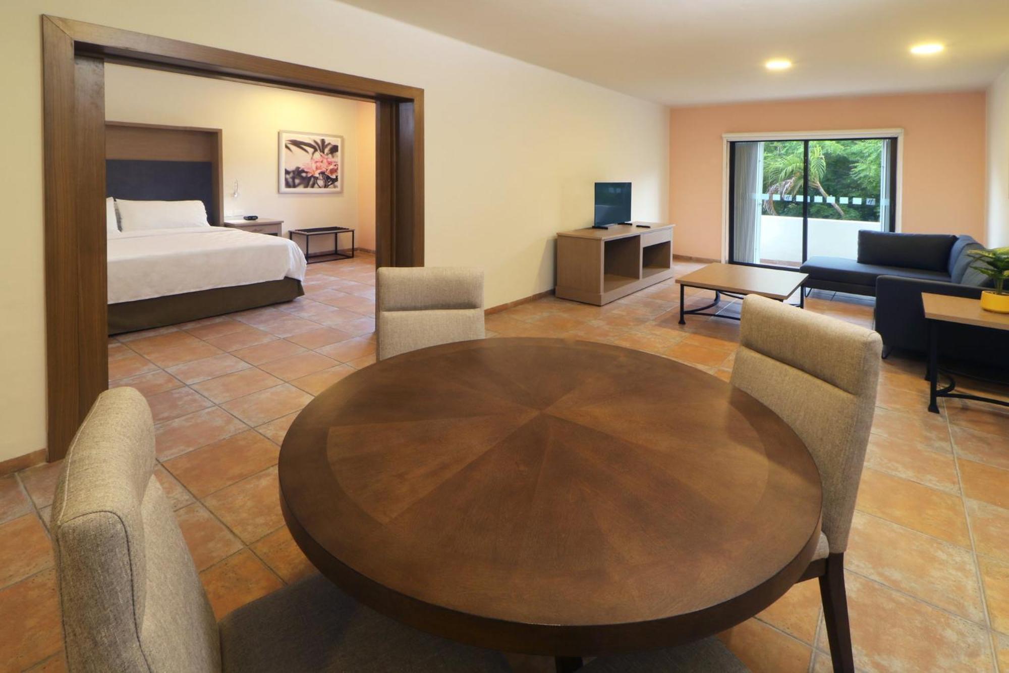 By Ihg Hotel 5*