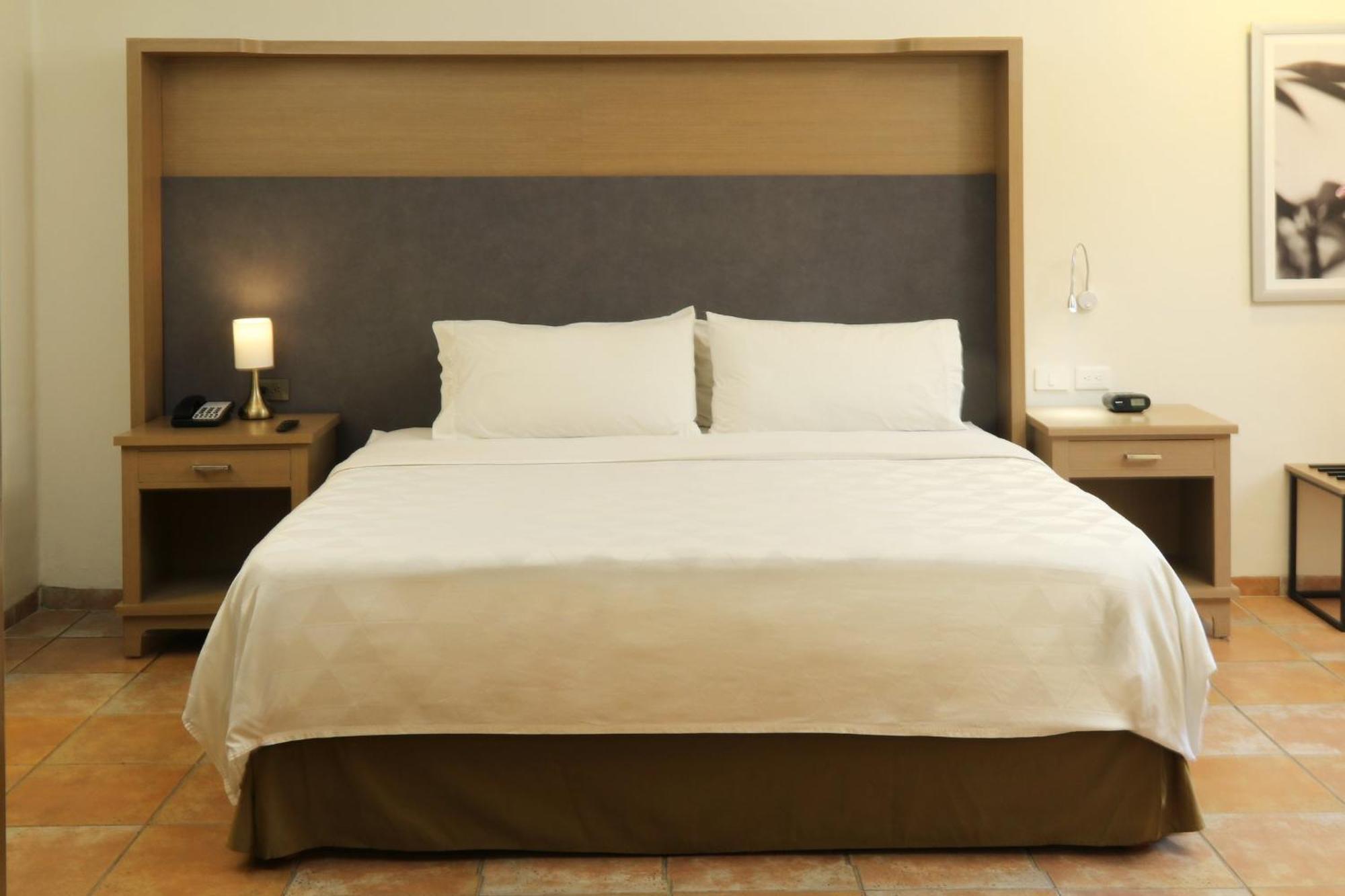 Hotel By Ihg 5*