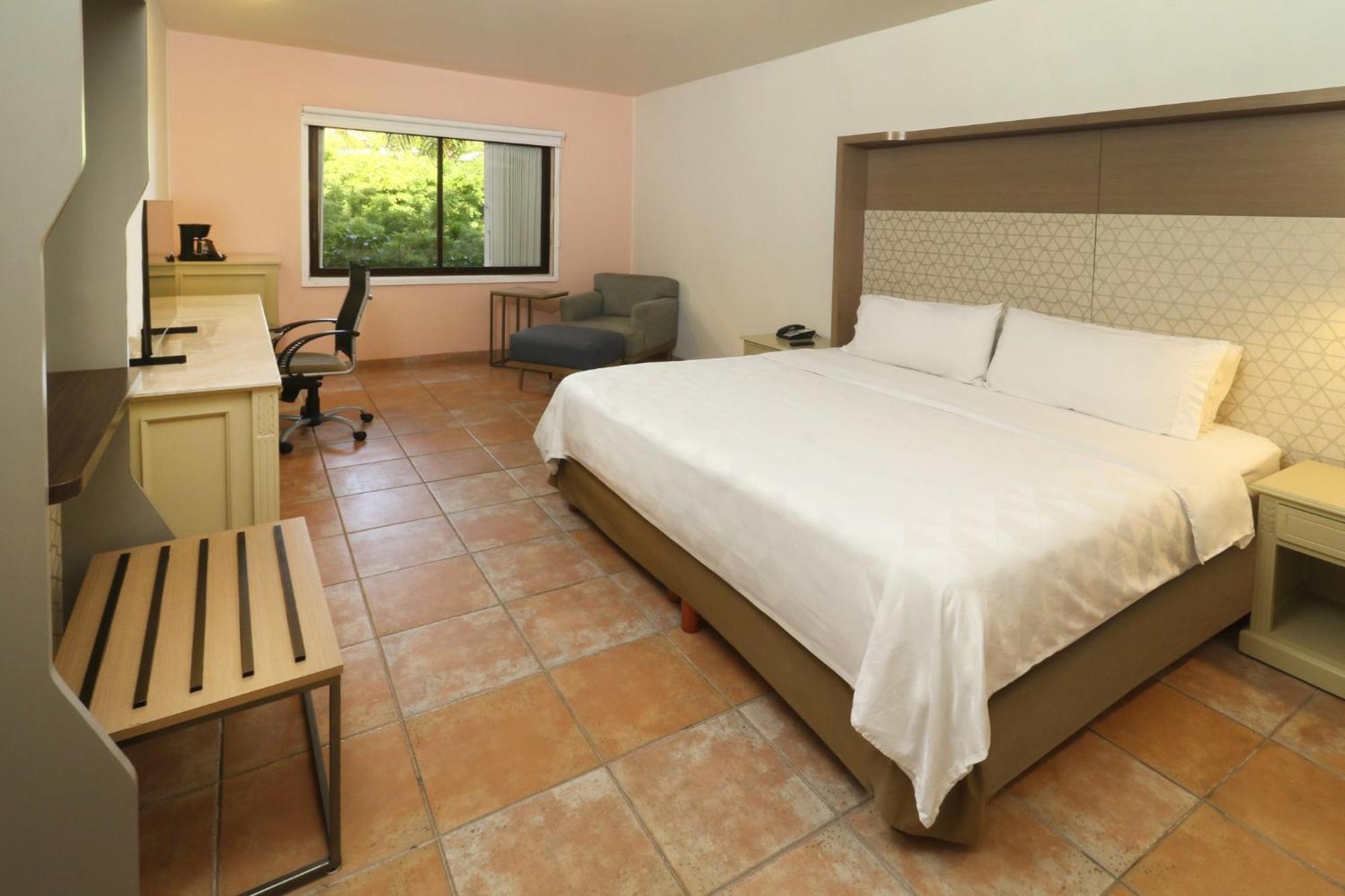 Hotel By Ihg