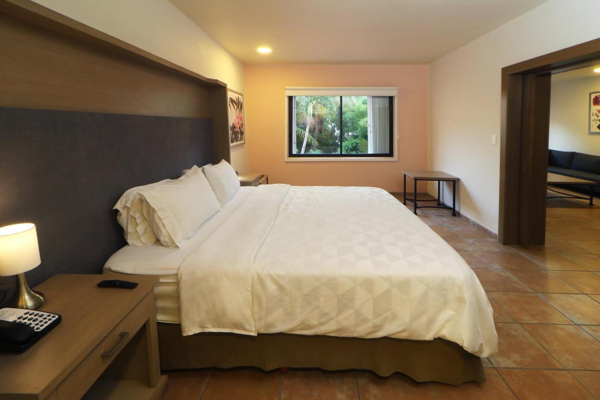 By Ihg Hotel Ciudad del Carmen