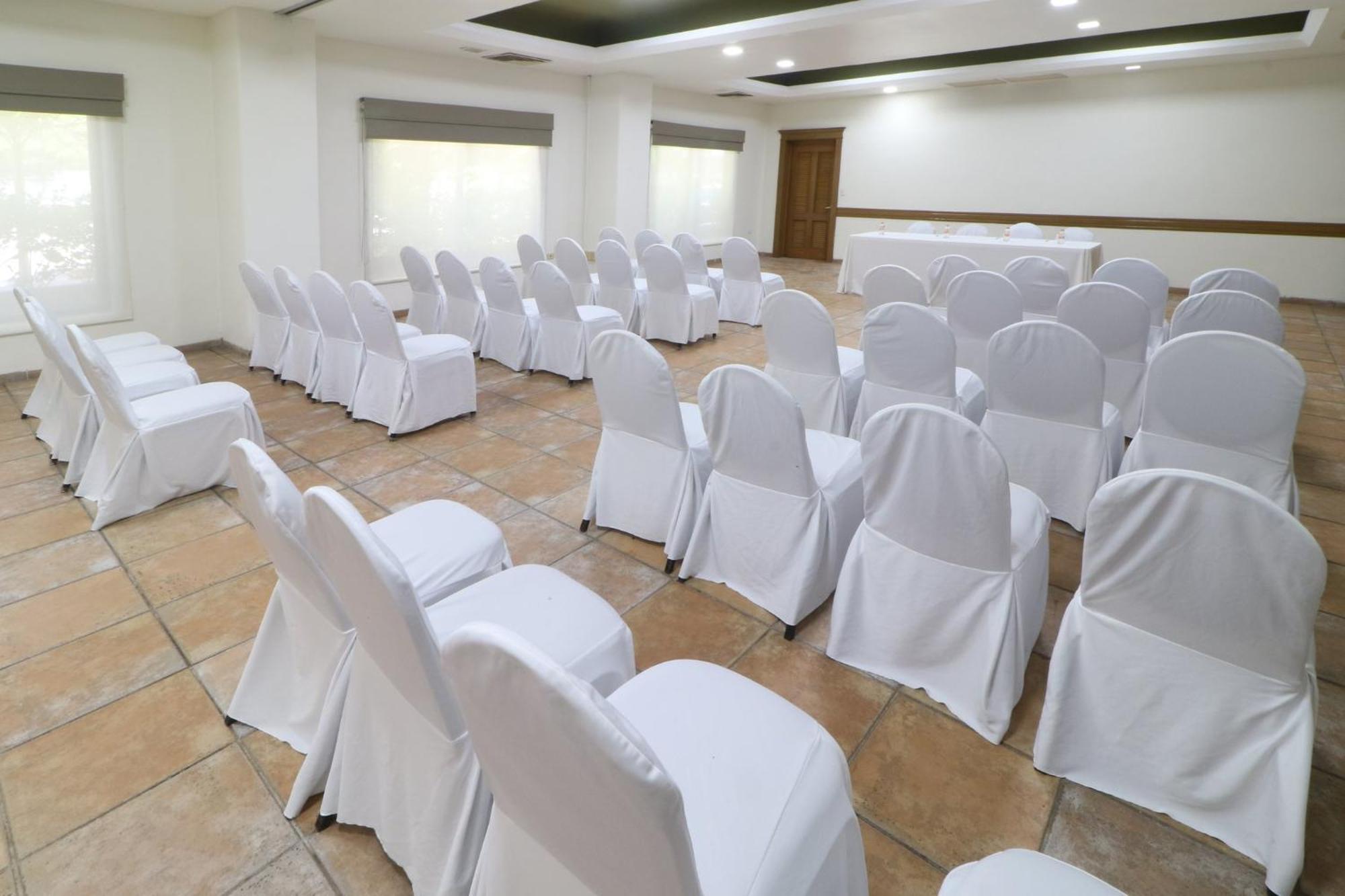 Hotel By Ihg