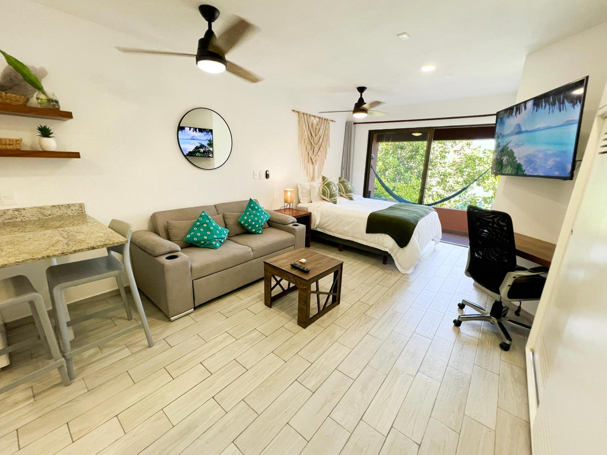 Ocean & Marina Views,affordable,spoil Yourself! Apartment *