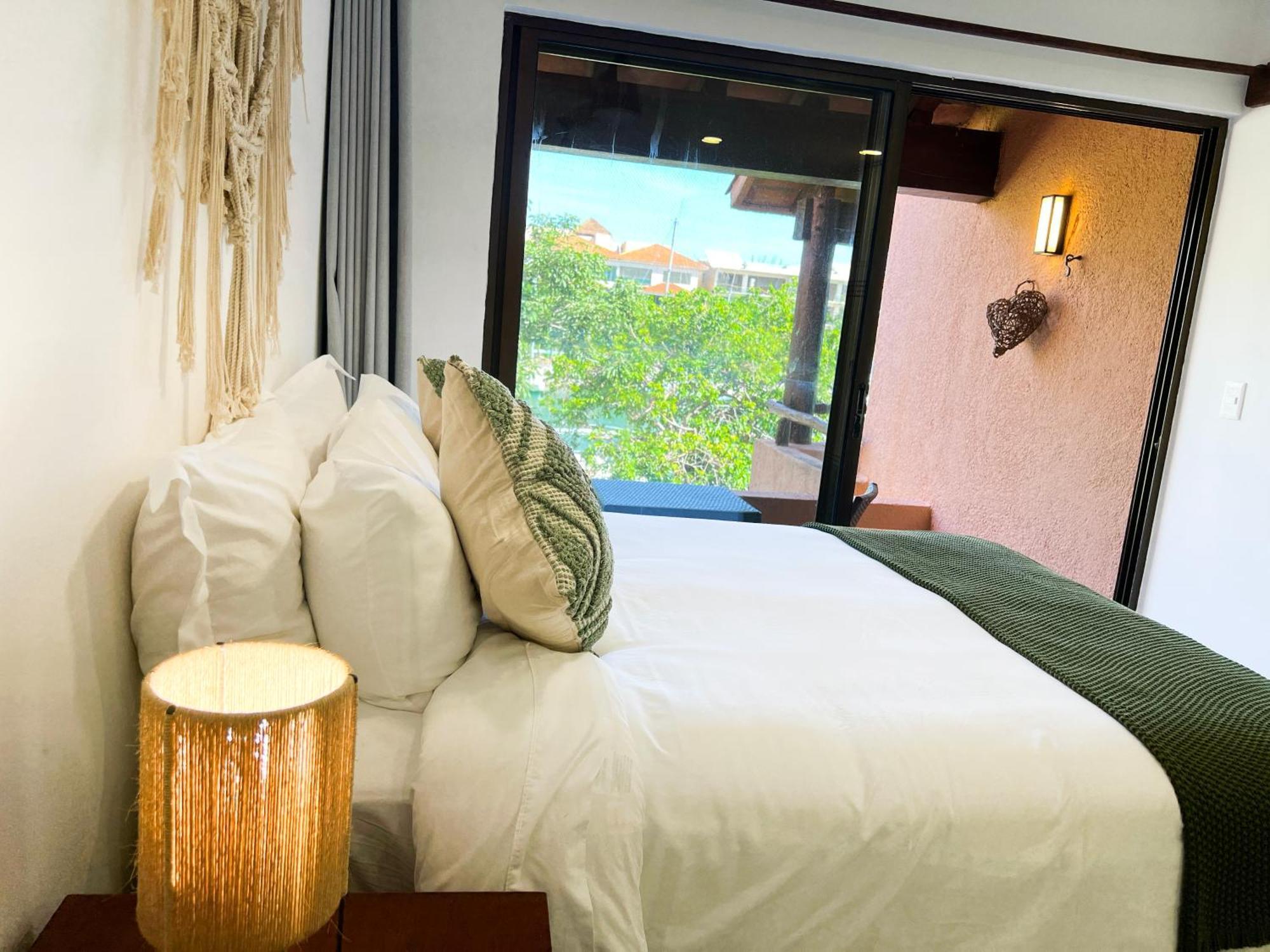 Ocean & Marina Views,affordable,spoil Yourself!