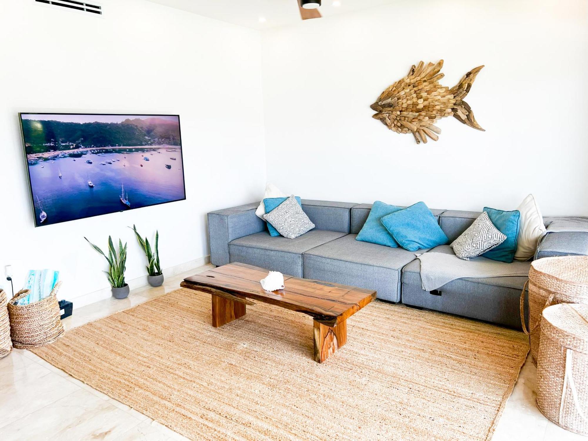 Ground Floor Paradise With Marina View And Pool Paddleboard Included *