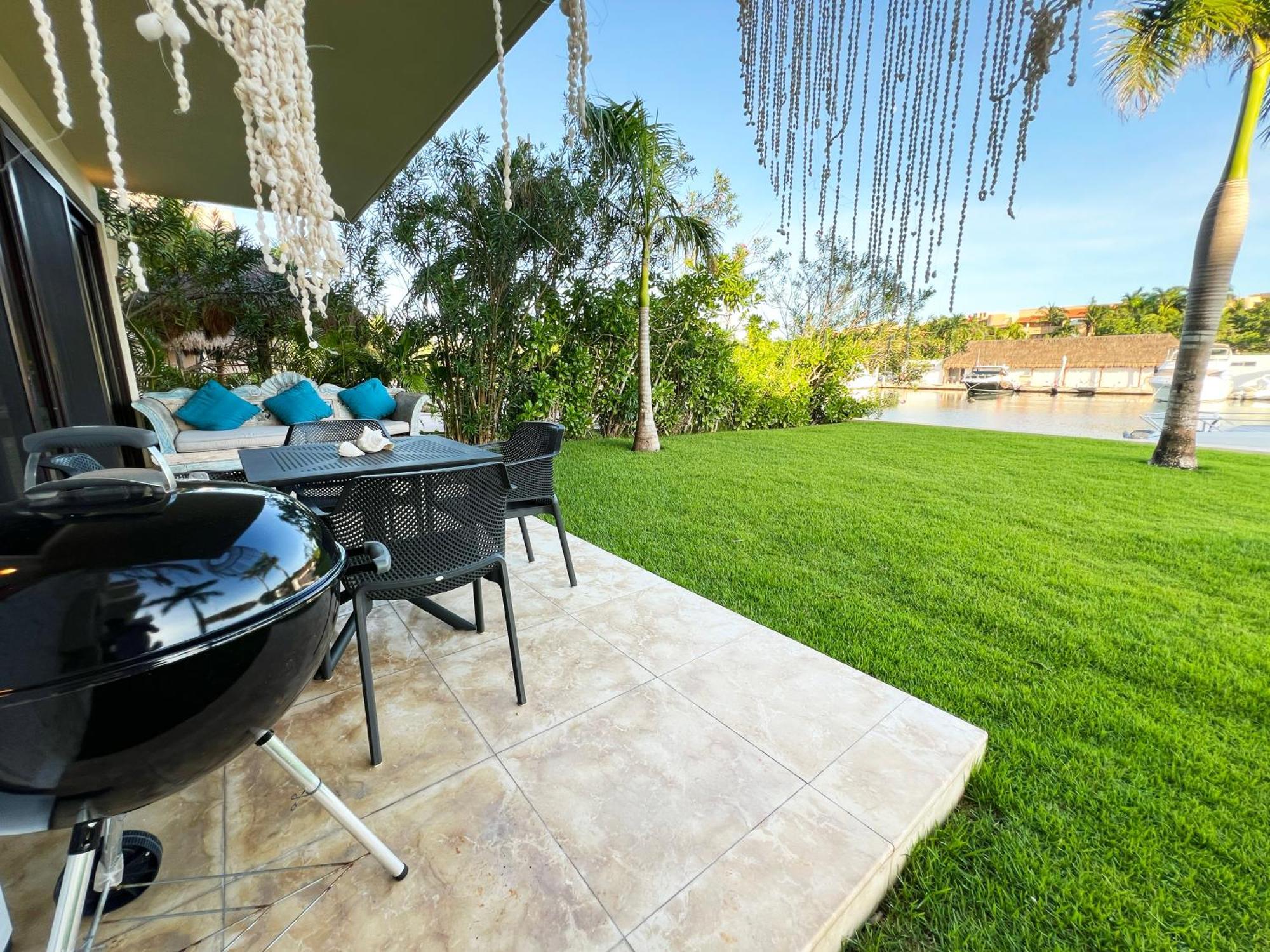 Ground Floor Paradise With Marina View And Pool Paddleboard Included Apartment
